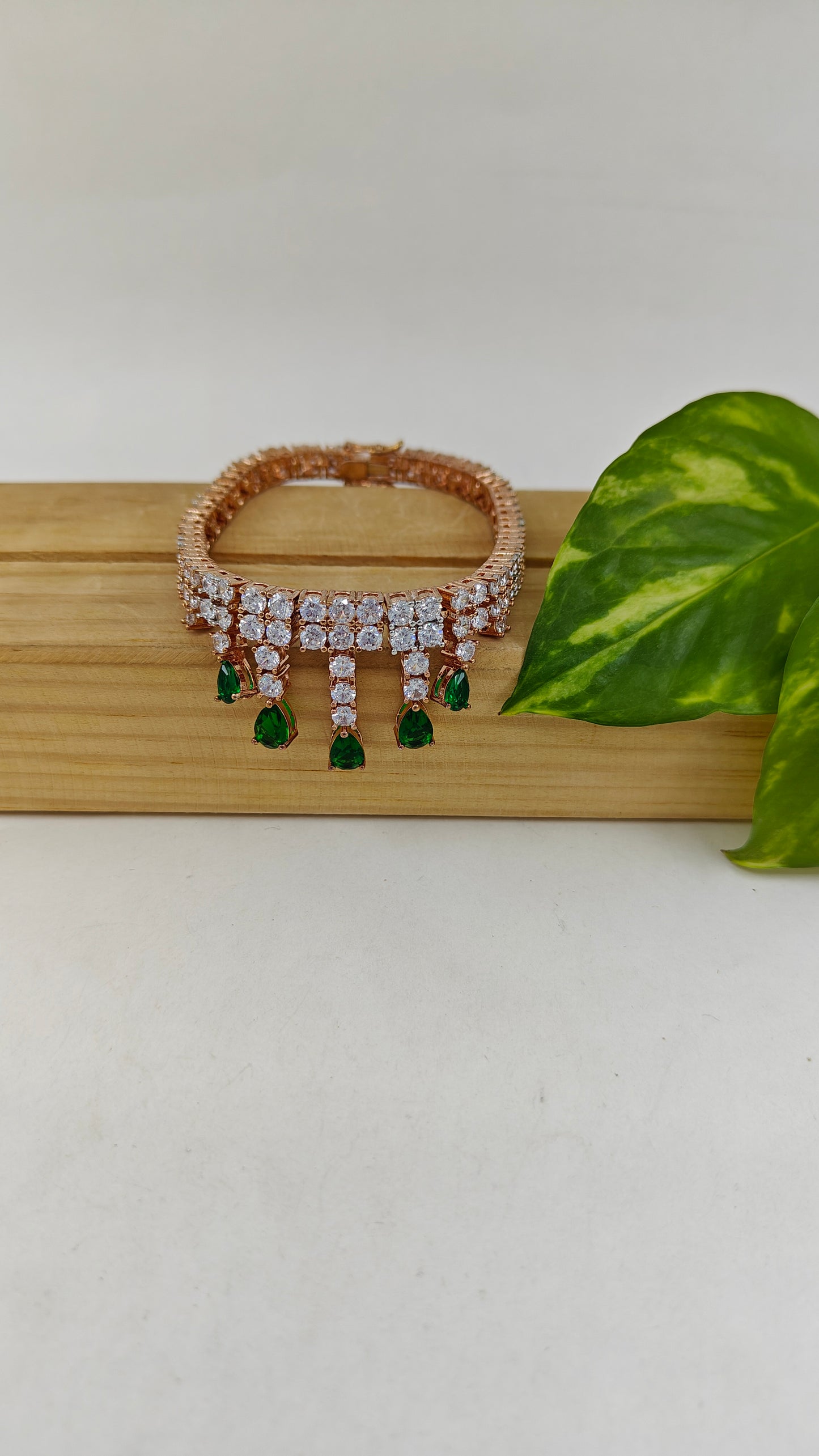 Bracelet with emerald/sapphire drops