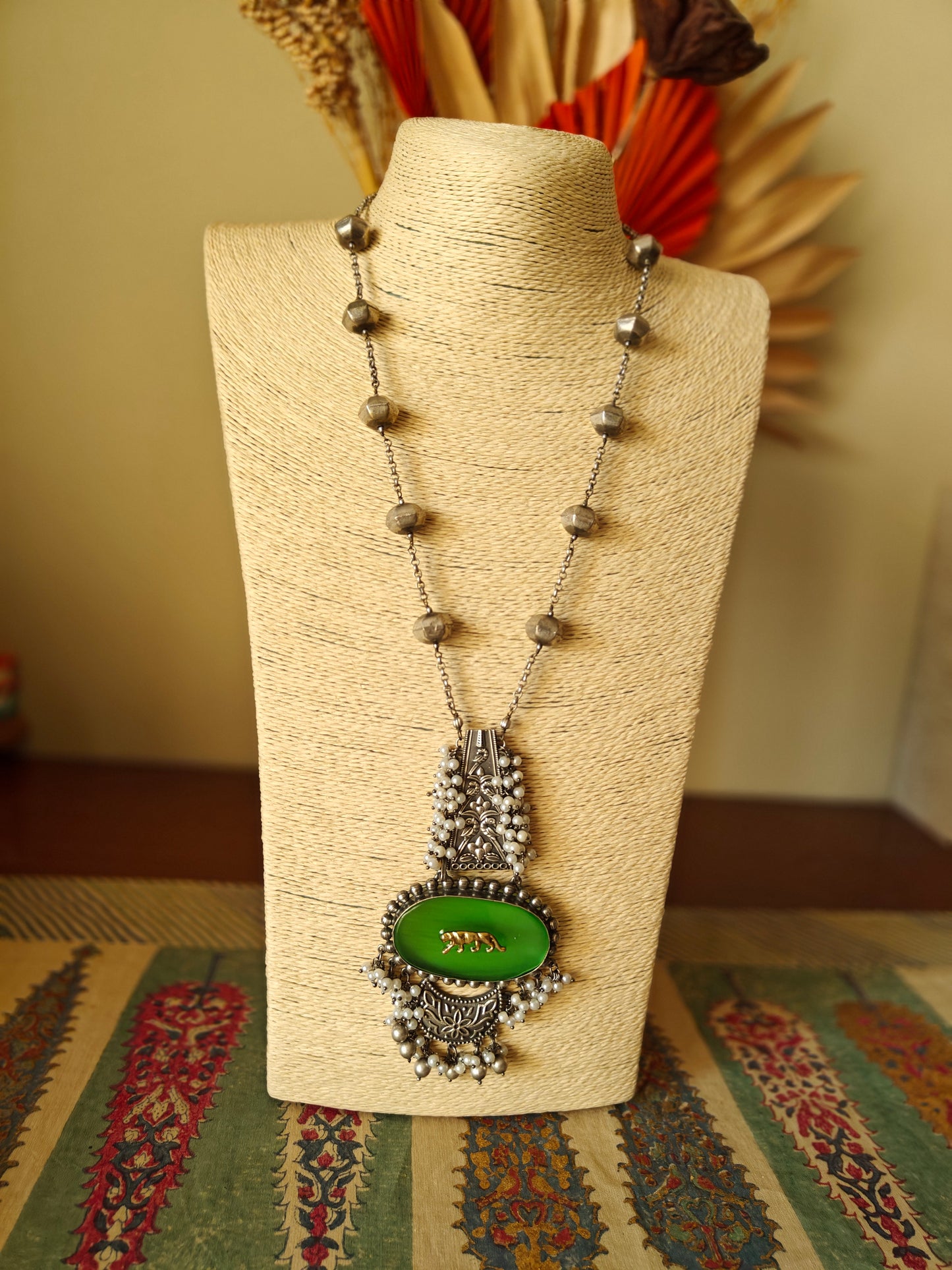 Necklace with stone pendant with a tiger motif on it