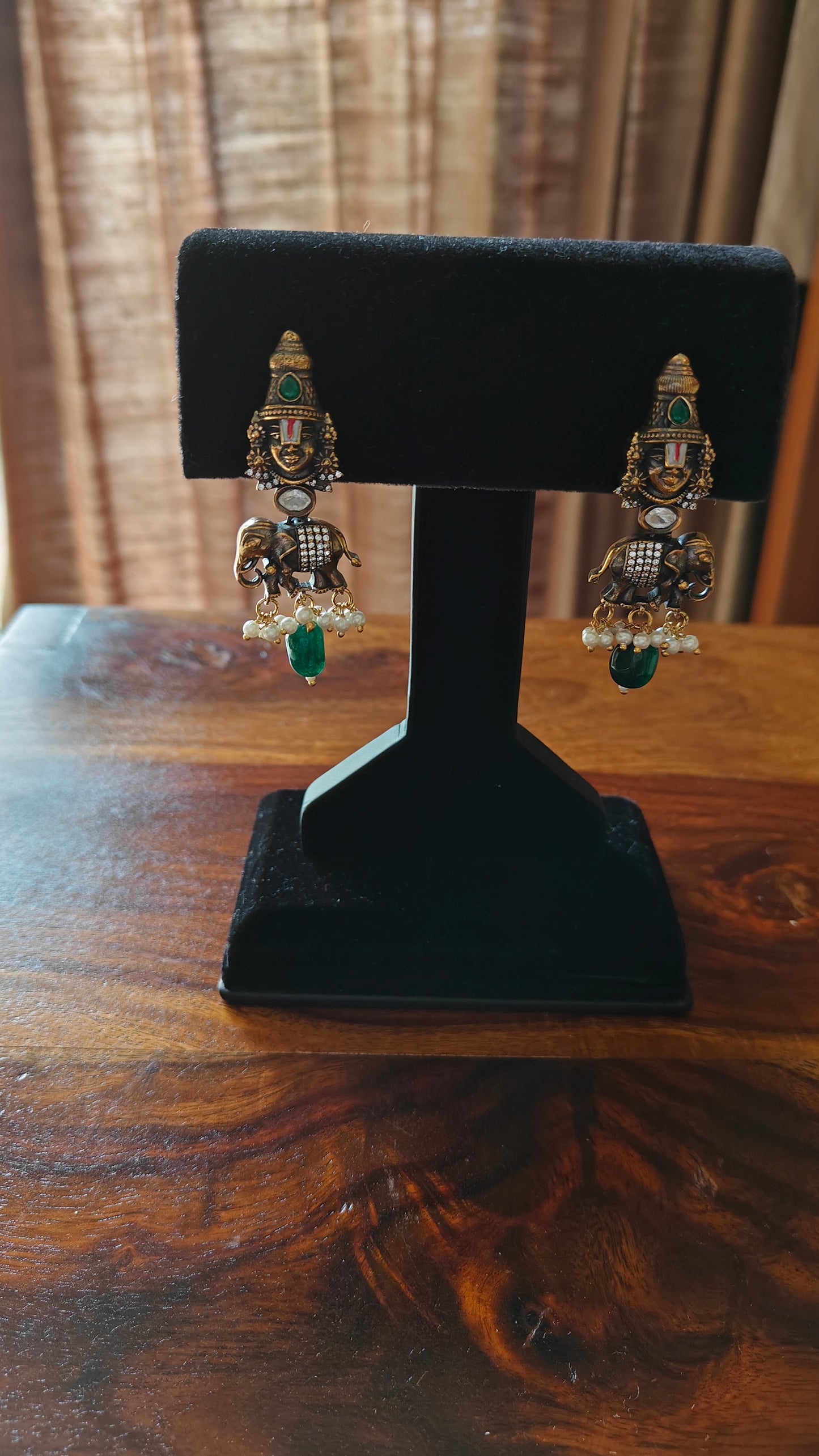 Venkateshwar set with emerald green stones