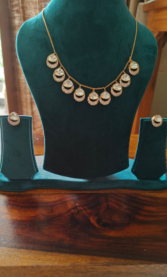 Kundan glory set with studs