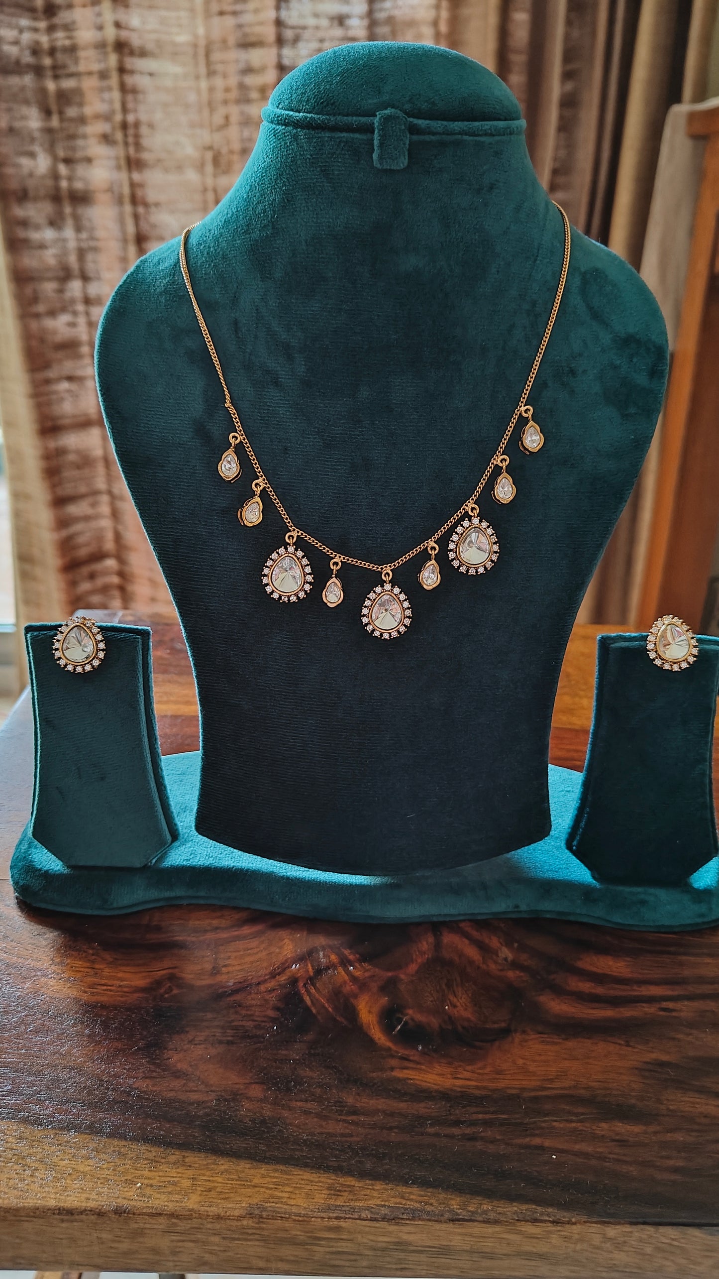 Kundan glory set with studs