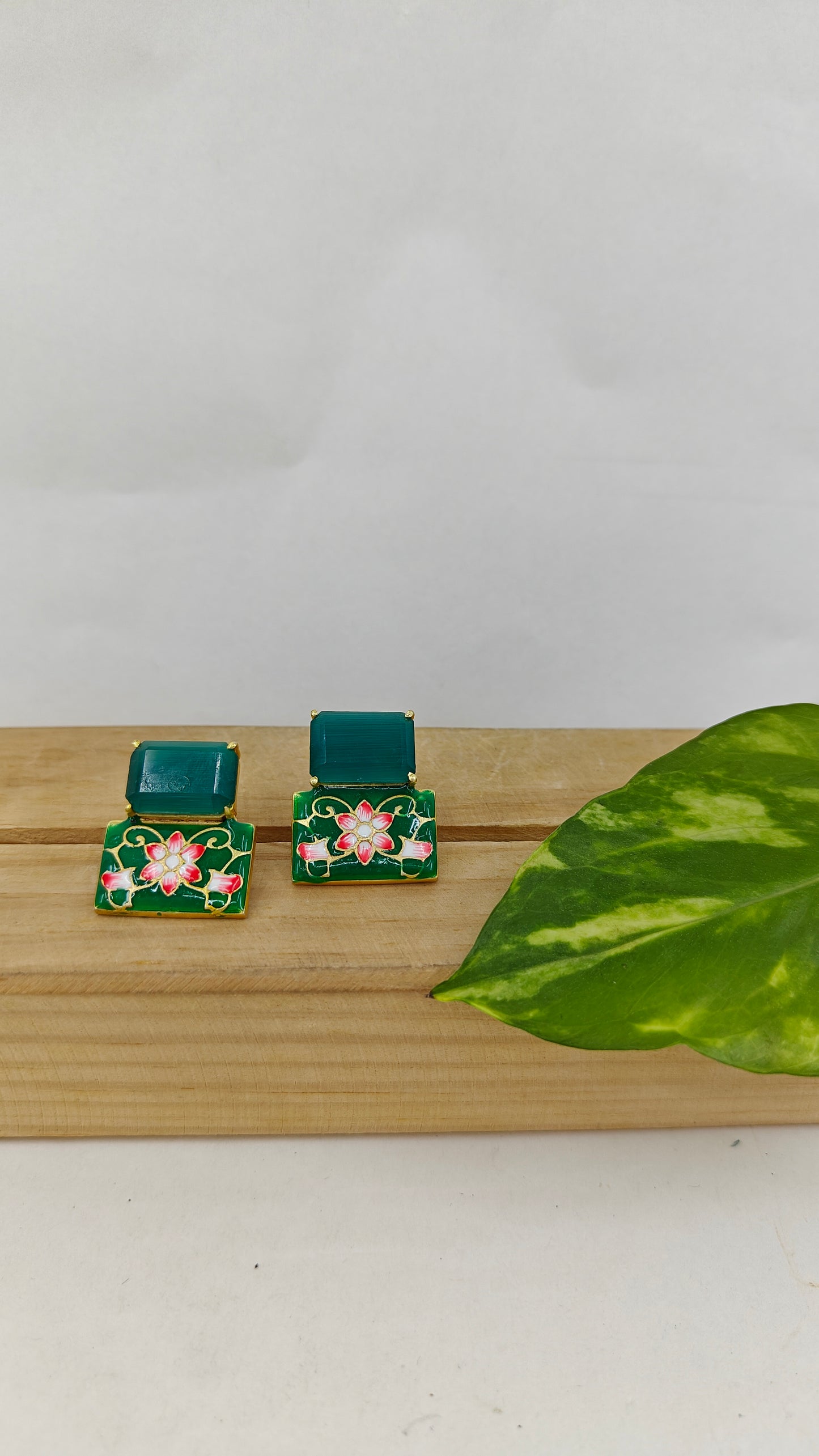 Meenakari stone studs