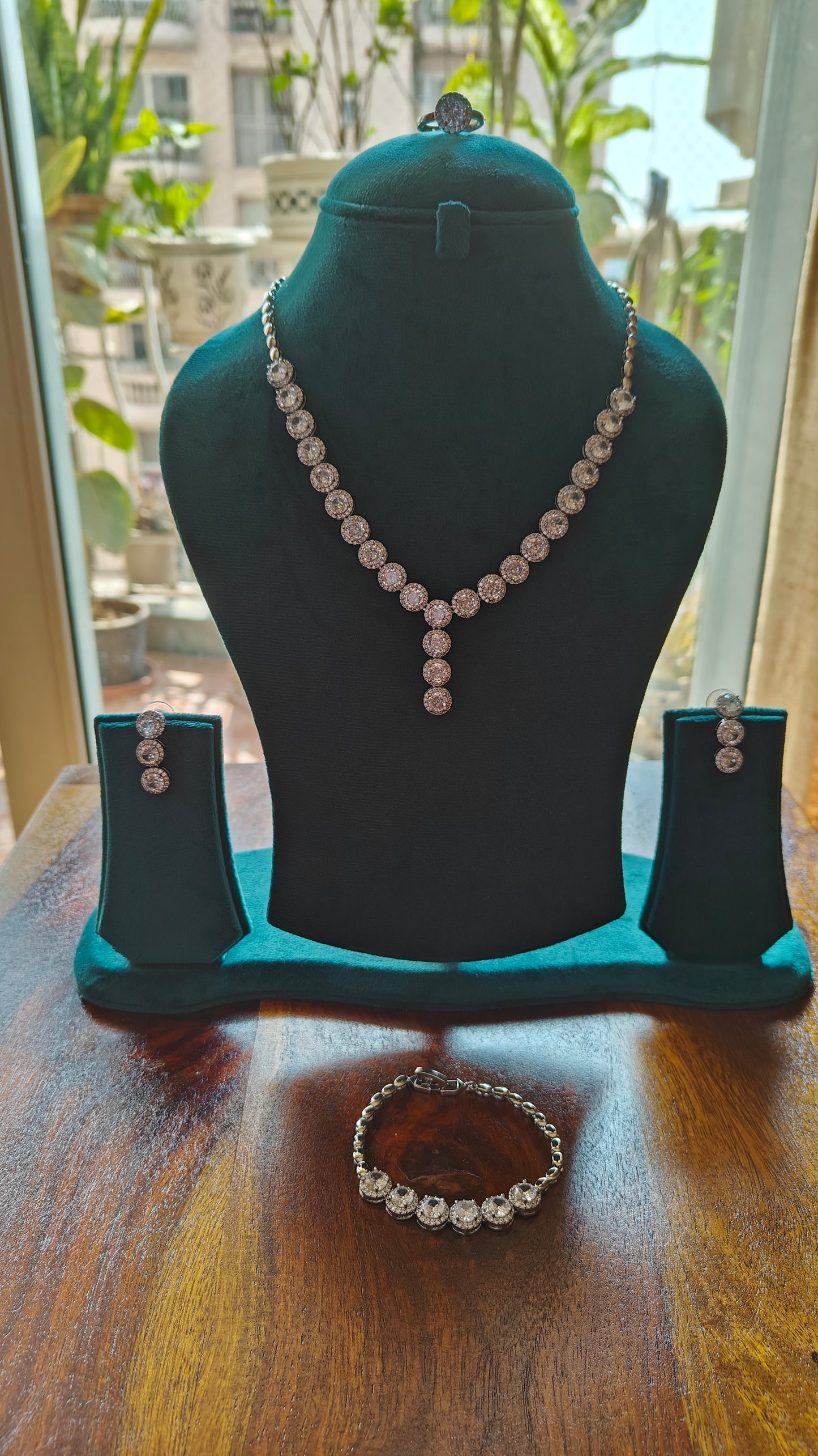 Chanda crystal set with bracelet and ring