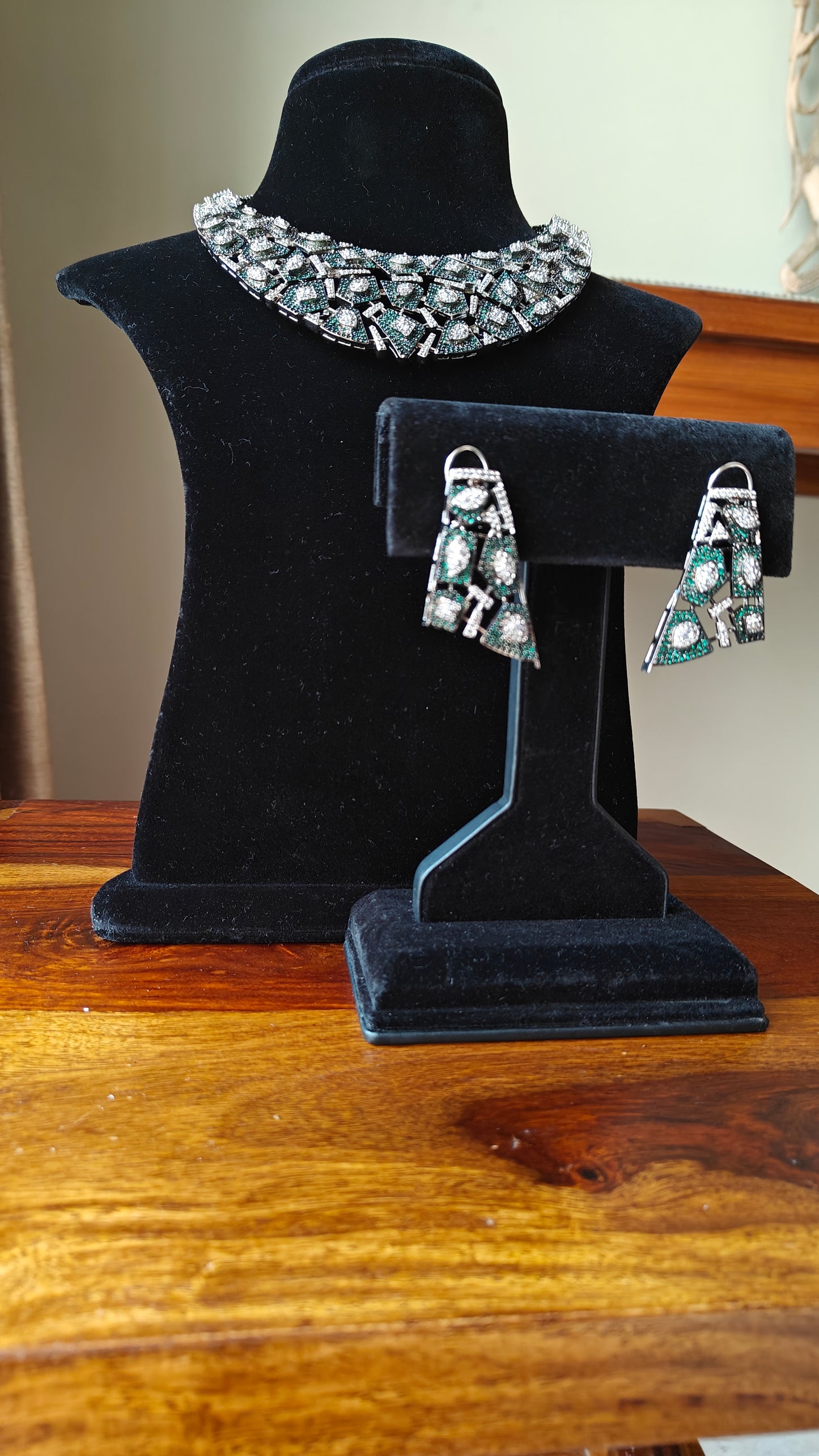 Ila set with emerald green nano stones pieces