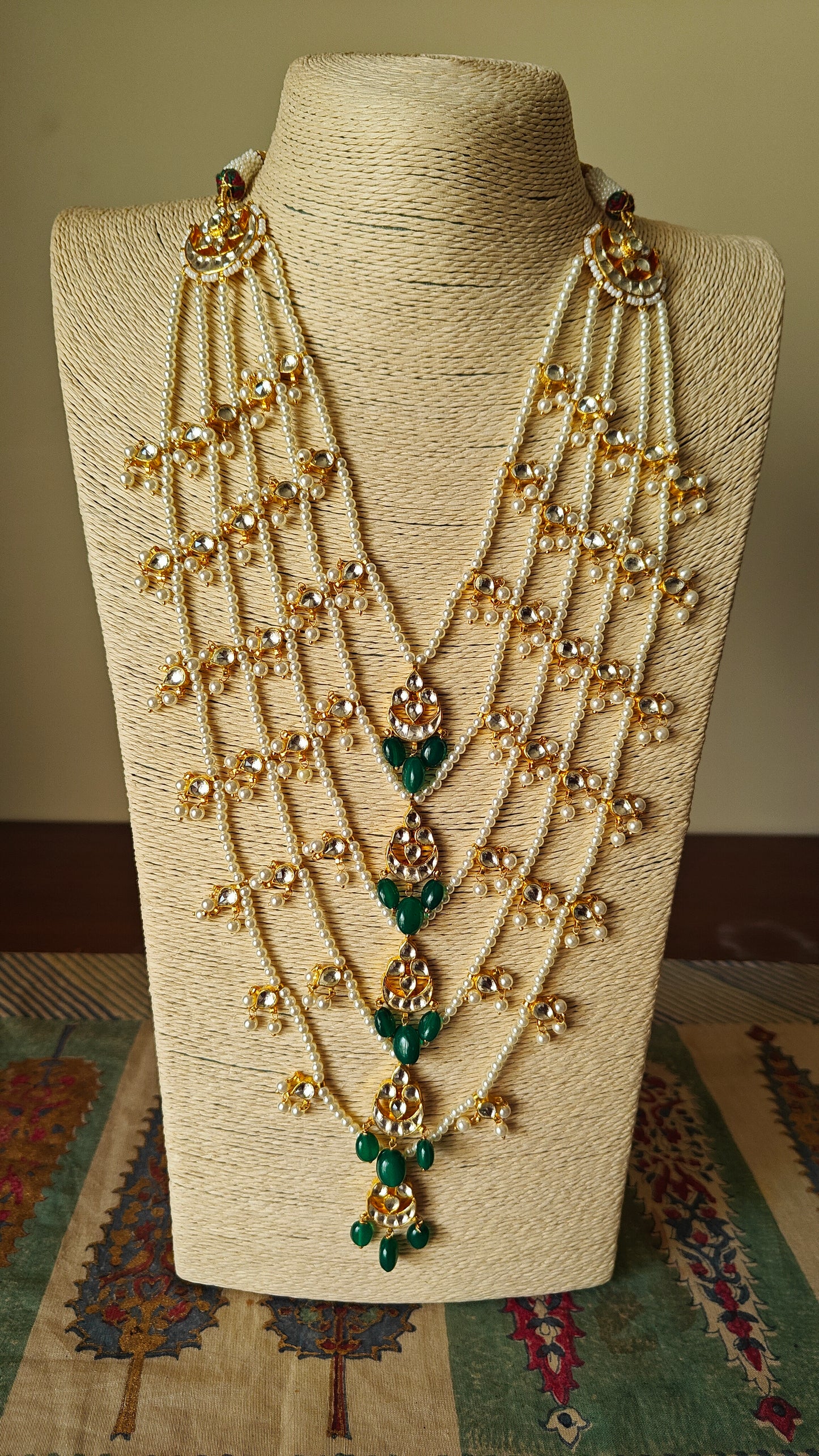 Falguni set with kundan on poth pearl strings