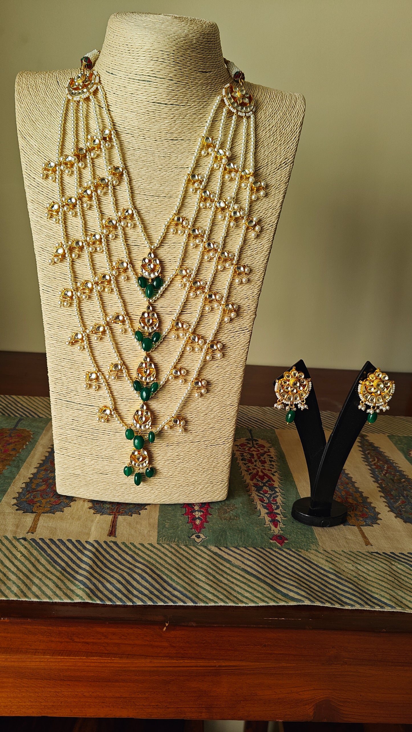 Falguni set with kundan on poth pearl strings