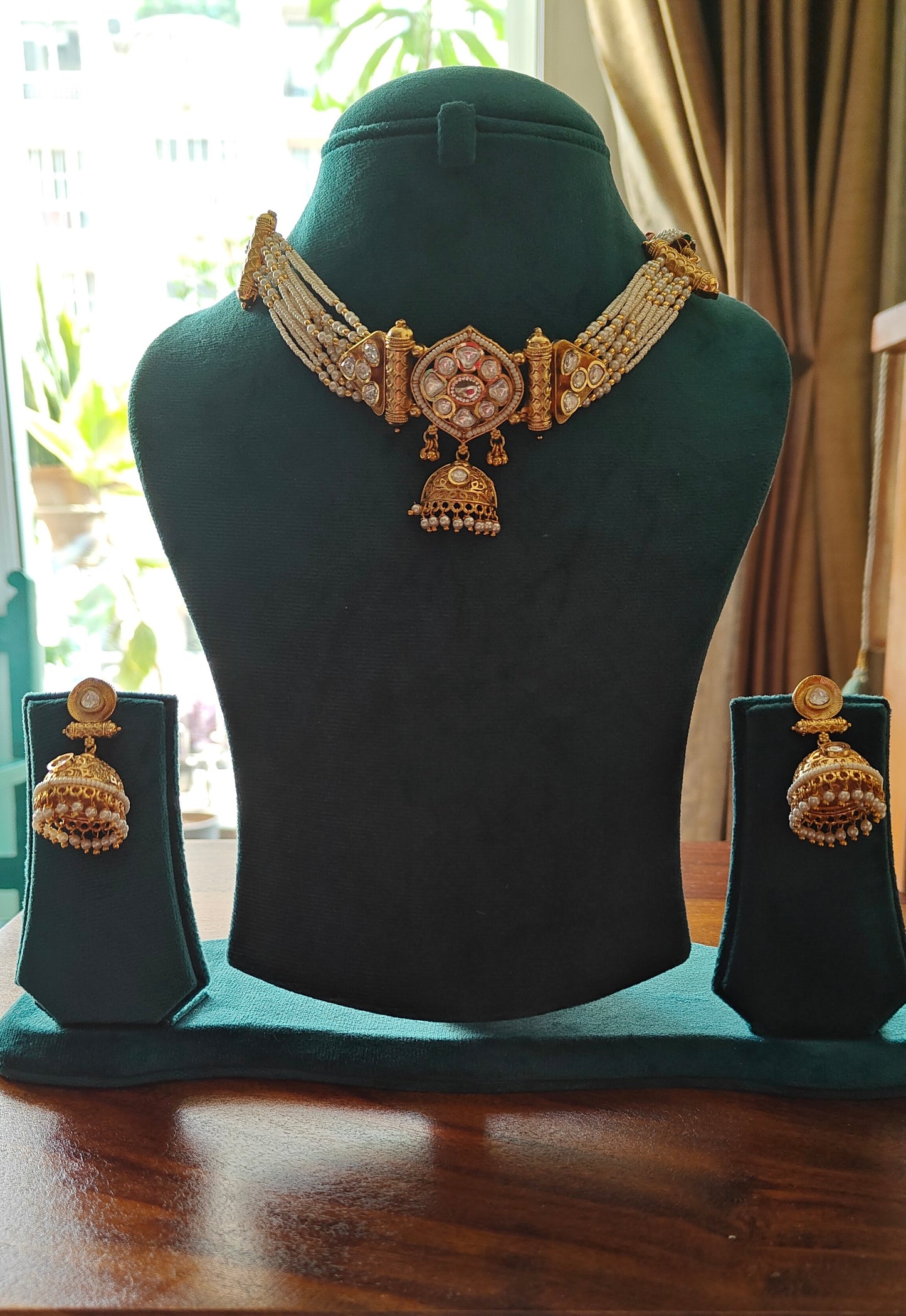 Aadhya kundan and poth pearl choker set