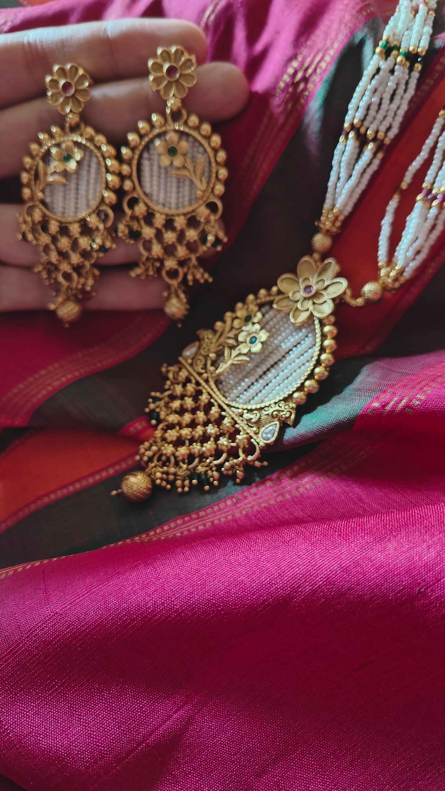 Chavi set with poth pearls and gold carving