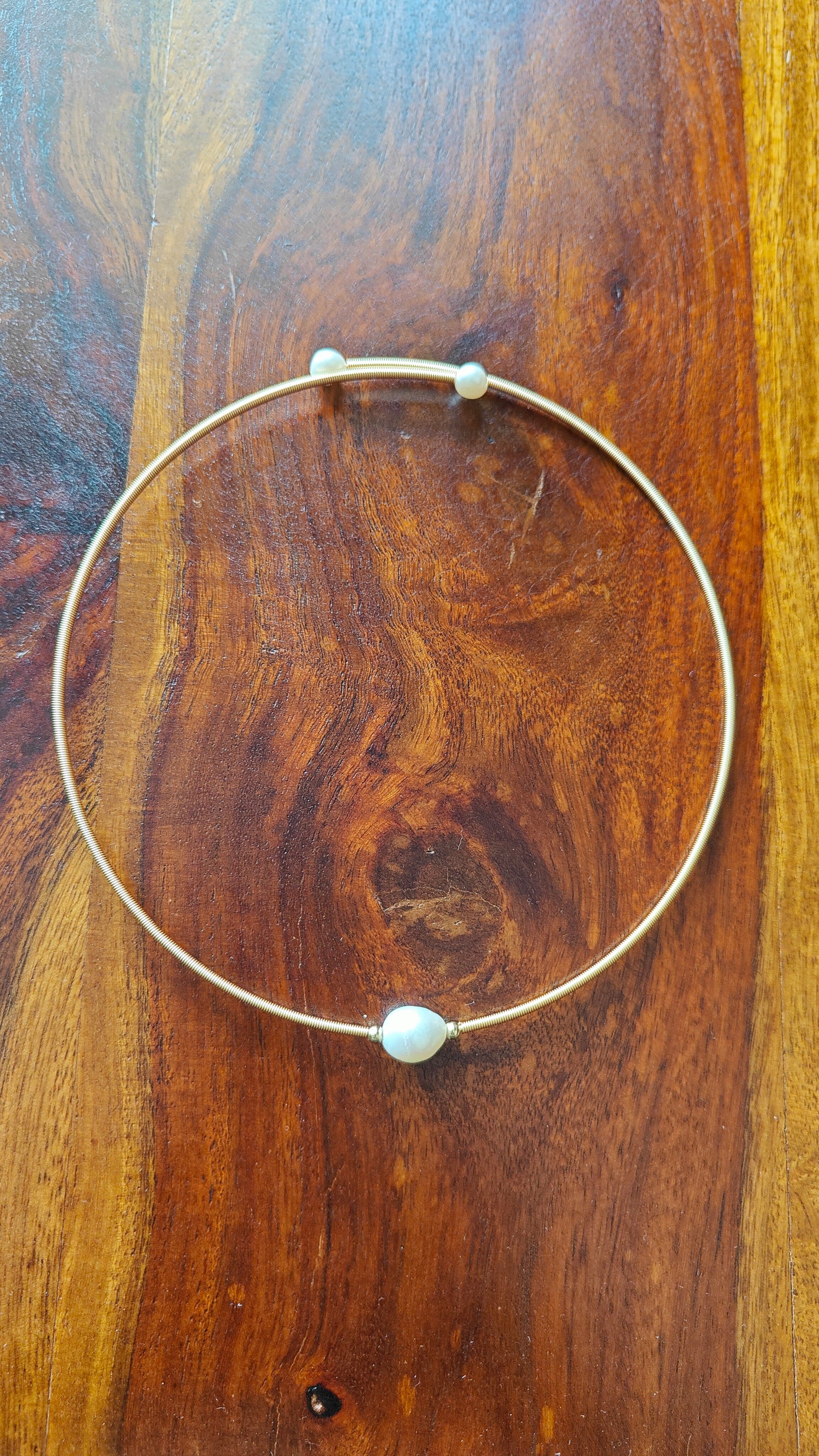 Baraque Pearl choker in gold finish