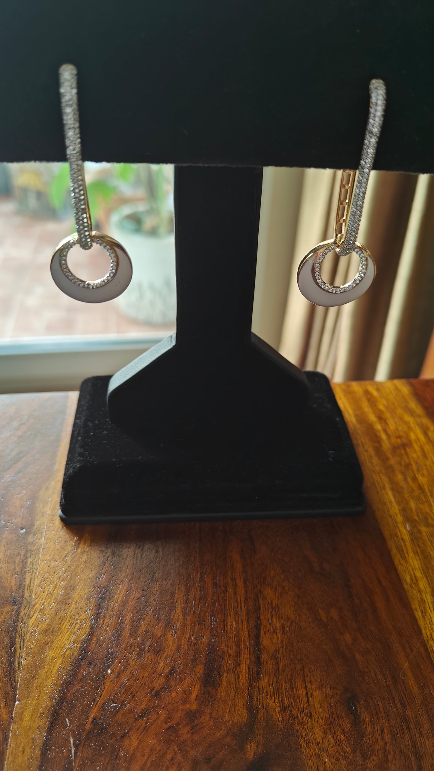 Zalak earrings with a crescent moon