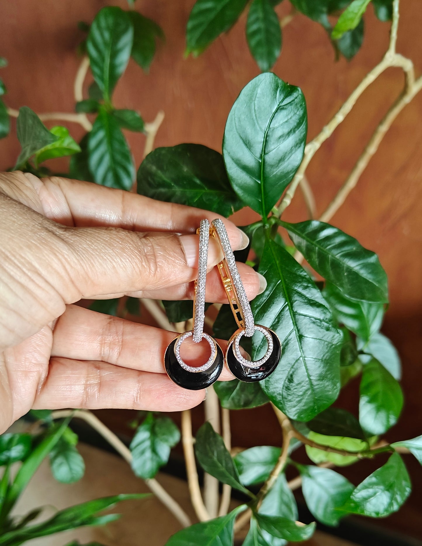 Zalak earrings with a crescent moon