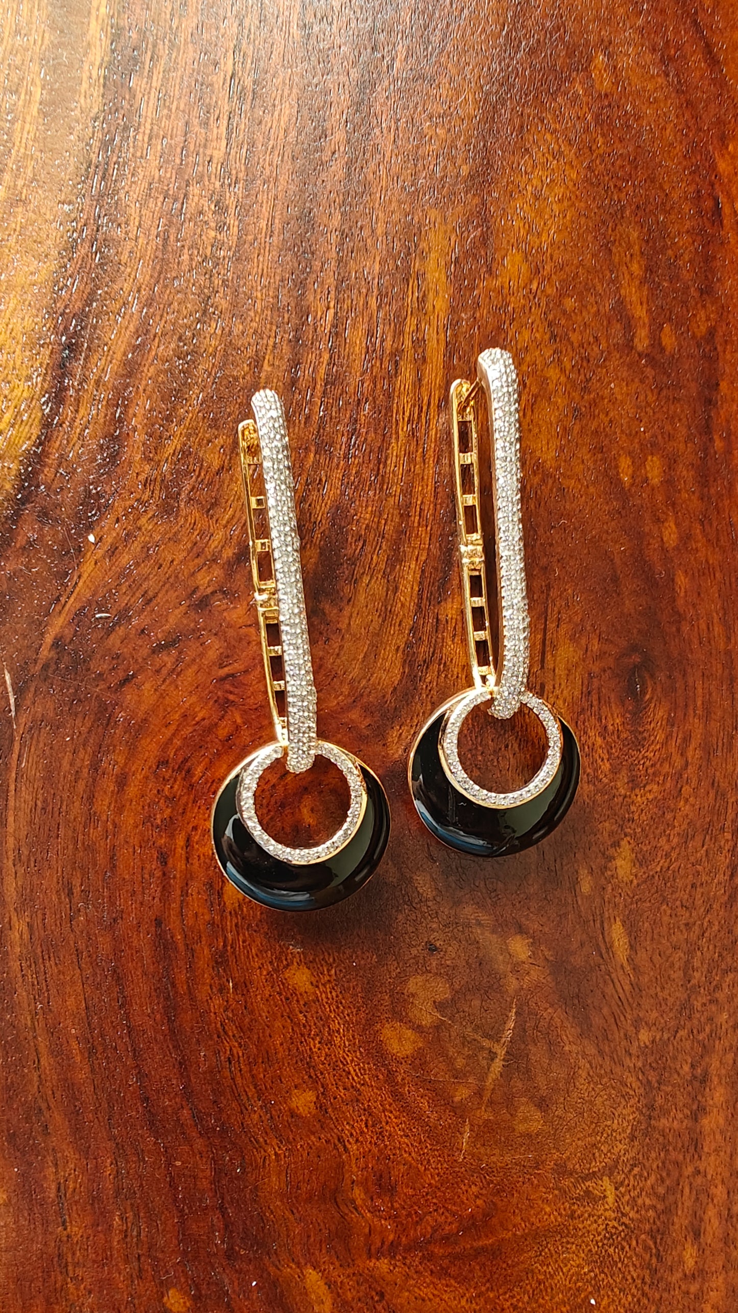 Zalak earrings with a crescent moon