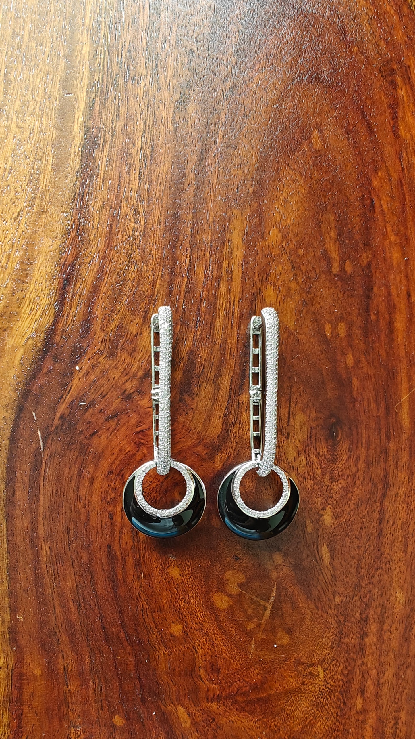 Zalak earrings with a crescent moon