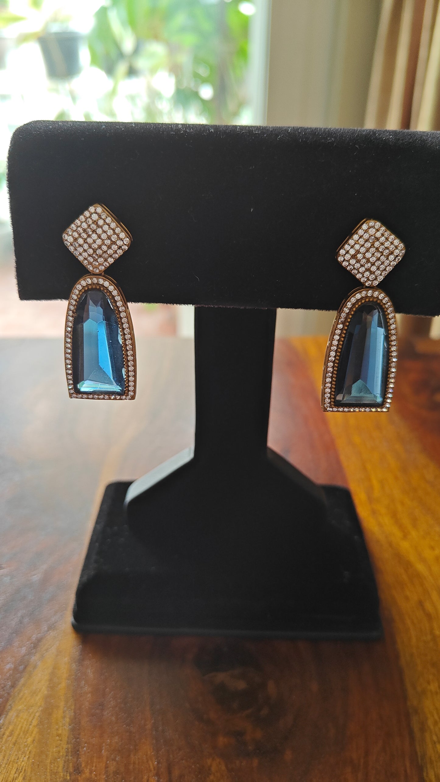 Stone earrings on square stud