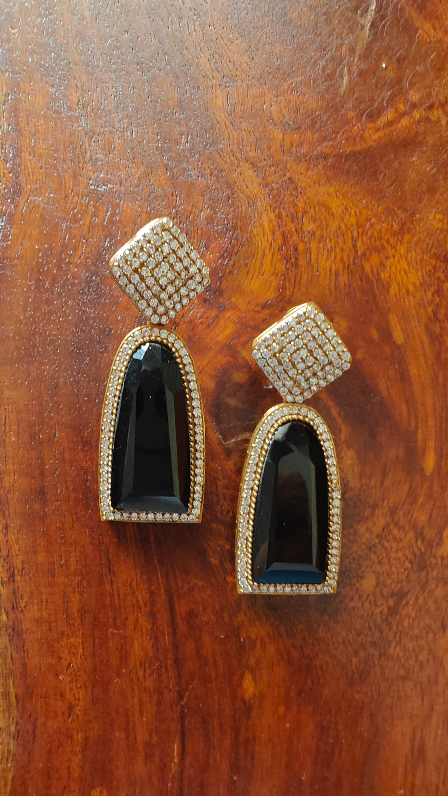 Stone earrings on square stud