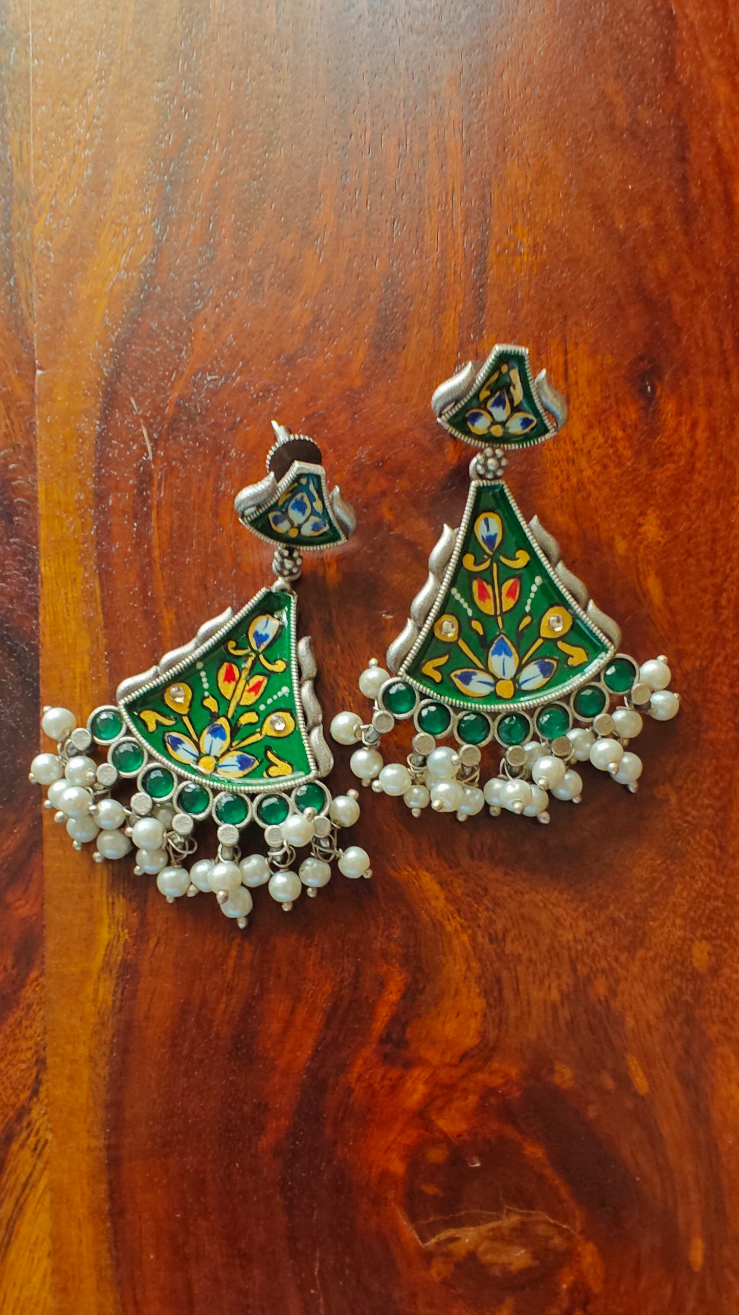 Painted earrings with pearl hangings