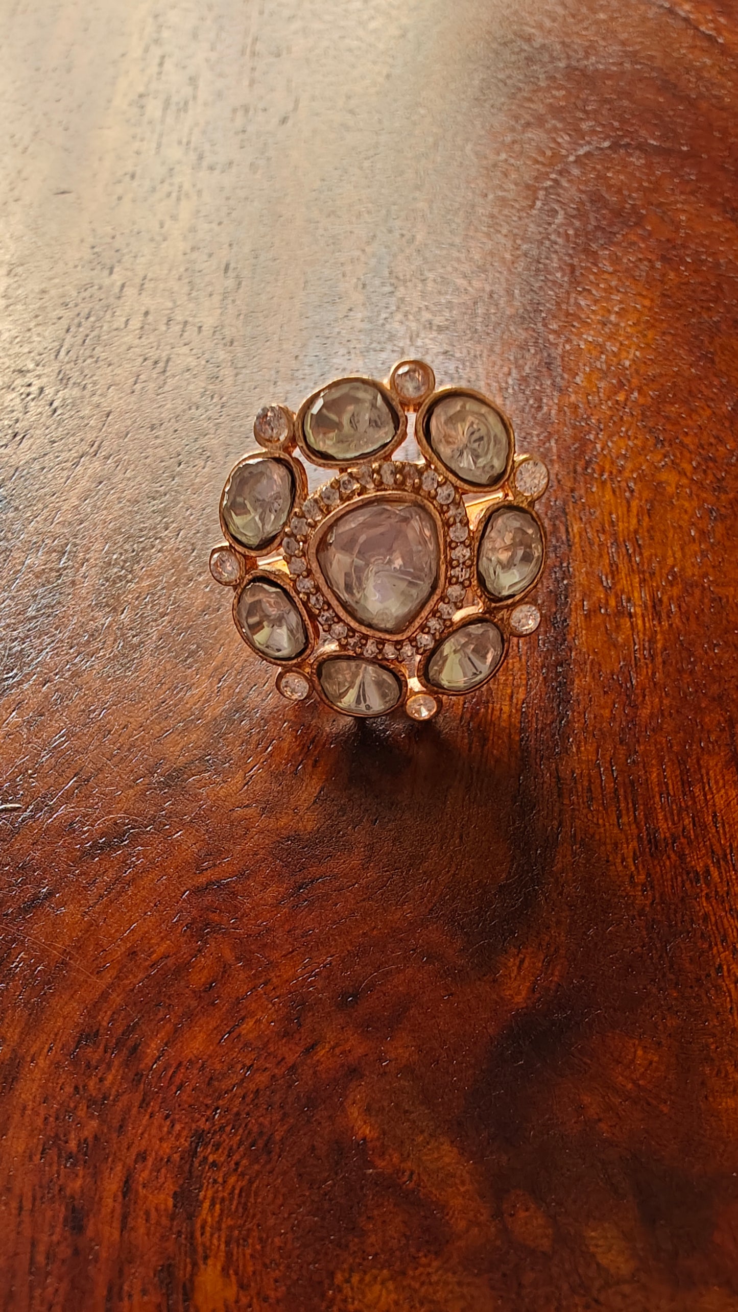 Flower motif ring with Moissanite