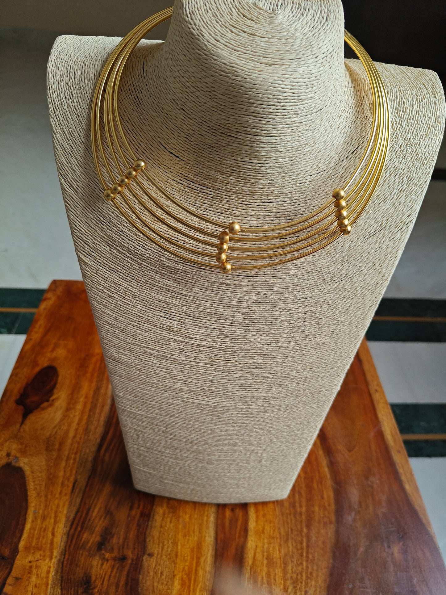 Golden pipes choker