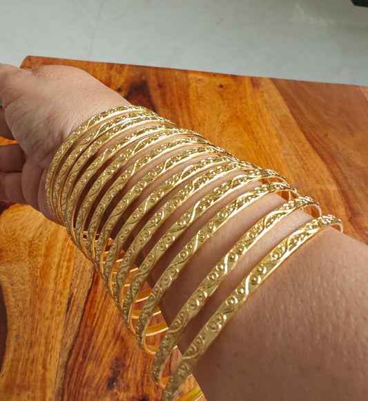 Bangle stack with engraving in gold finish