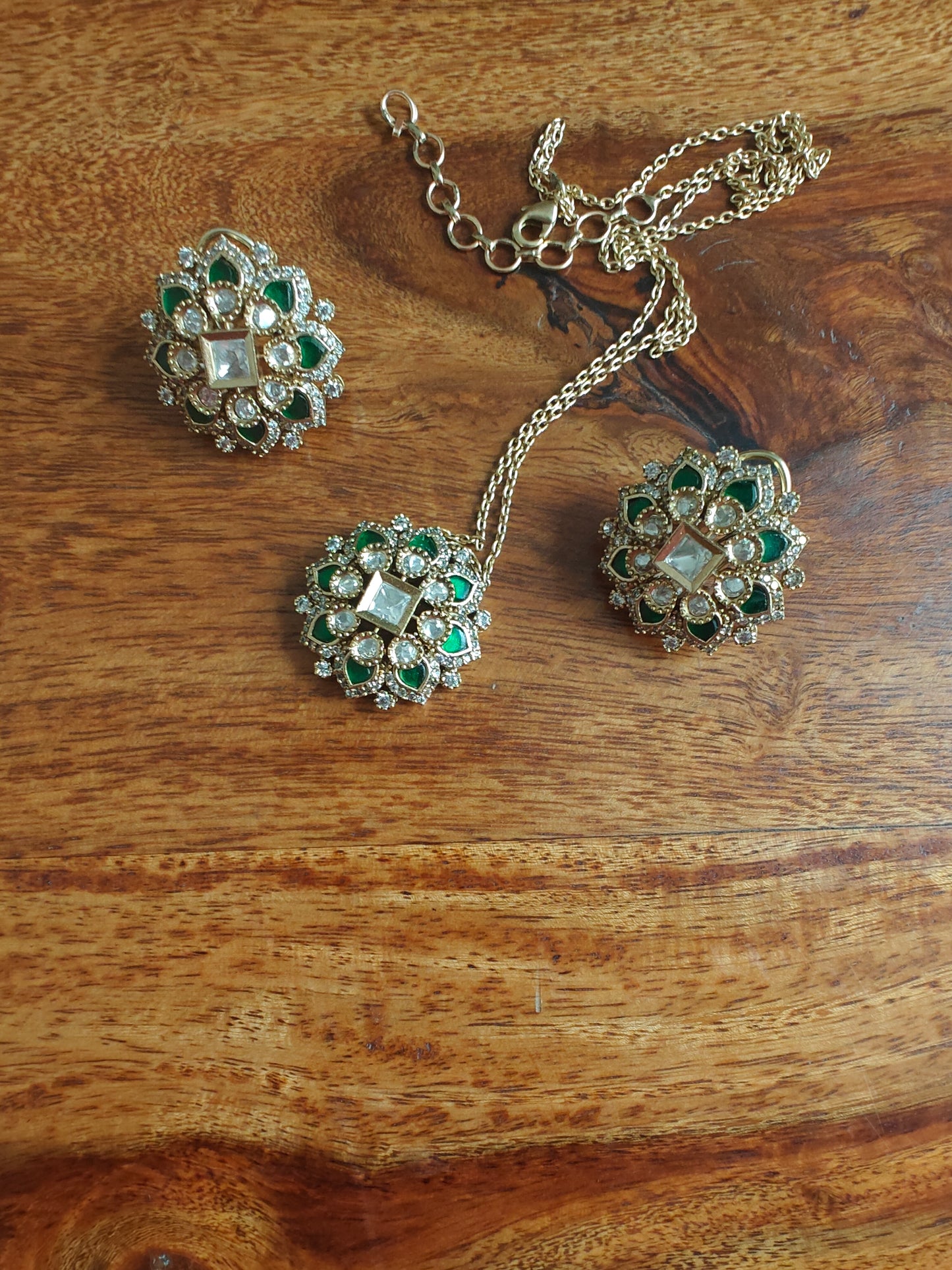 Dhriti pendant set with green stone