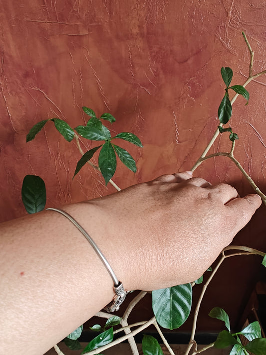 Silver bracelet with a chain design