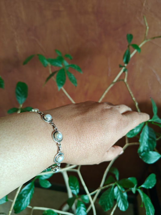 Diksha silver bracelet with pearls