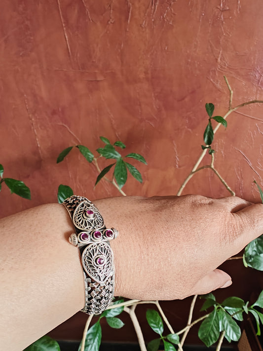 Tanvi sterling silver Kara(bracelet) with paisley motif