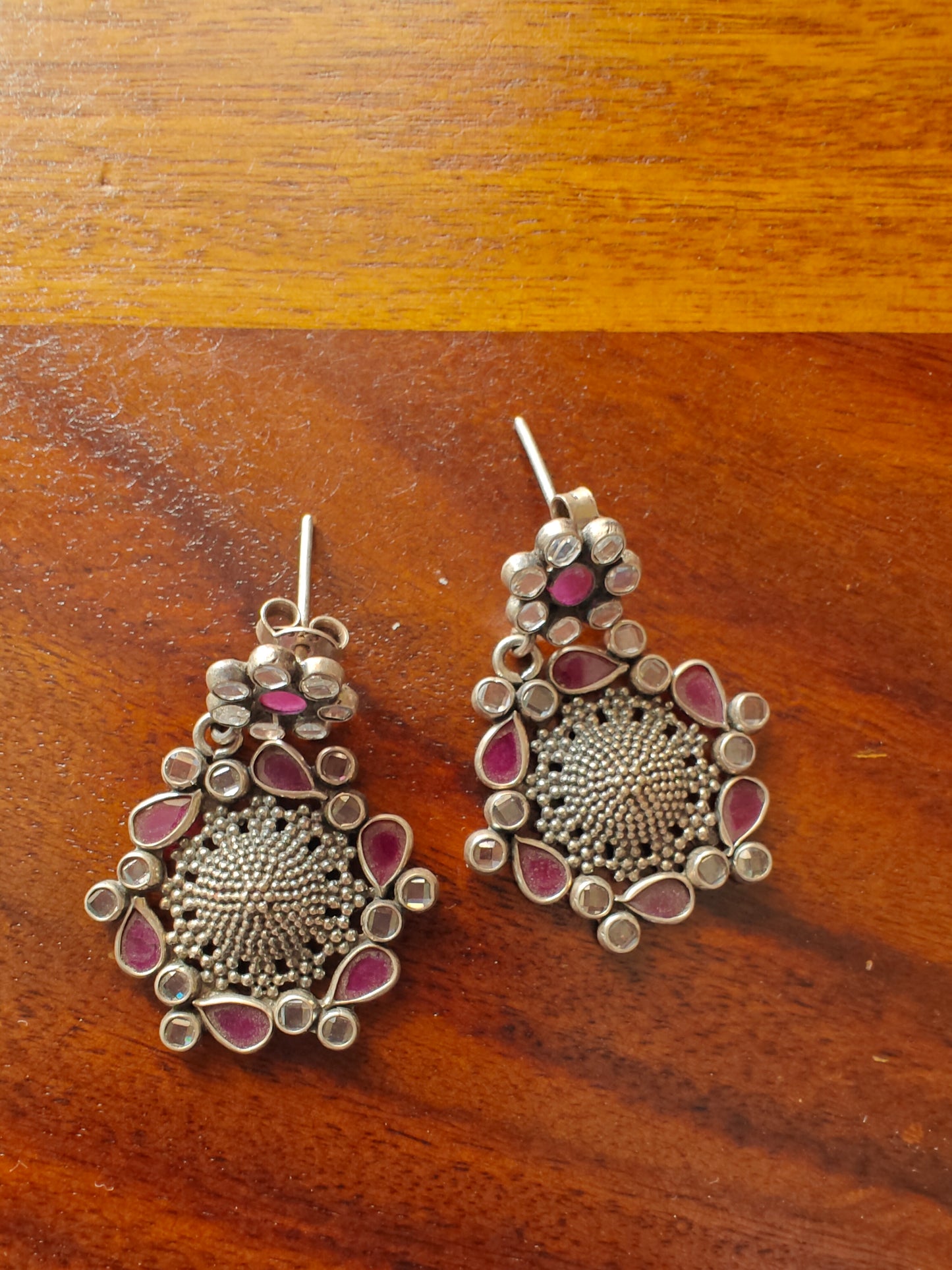 Gullabo silver flower earrings with pink and transparent stone