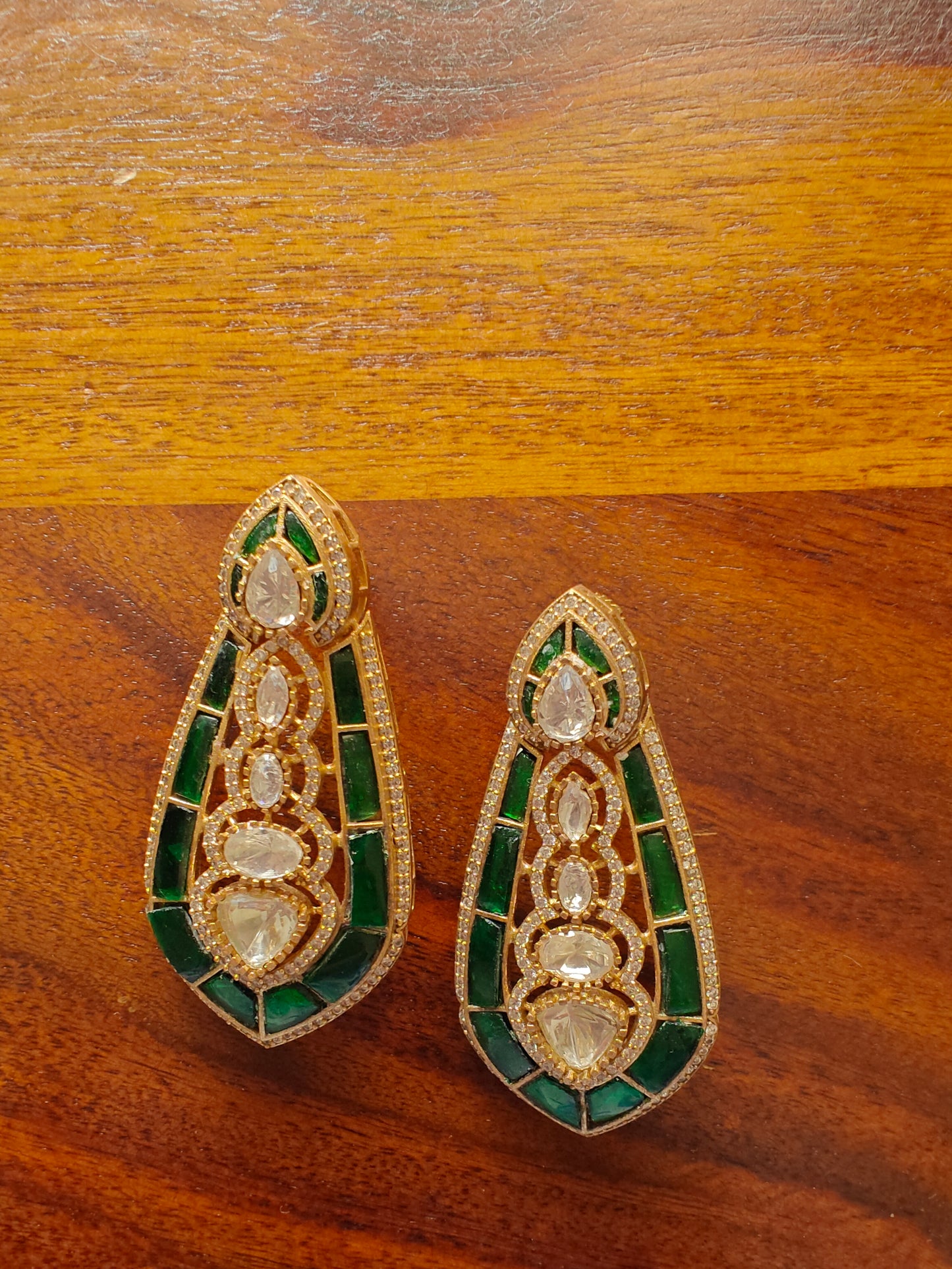 Lisa earrings with Mossainate and stones