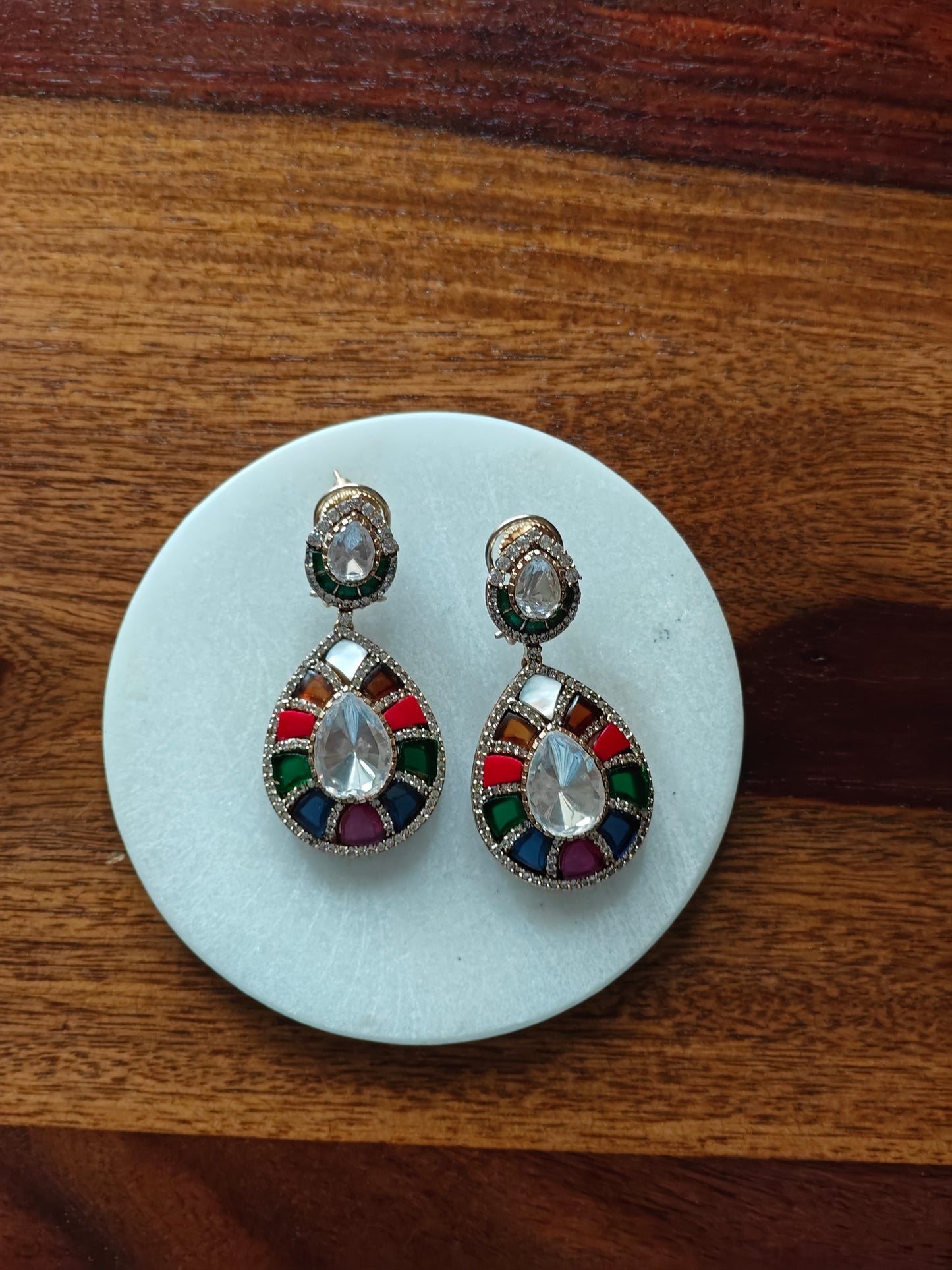 Ancy earrings with moissanite and stone