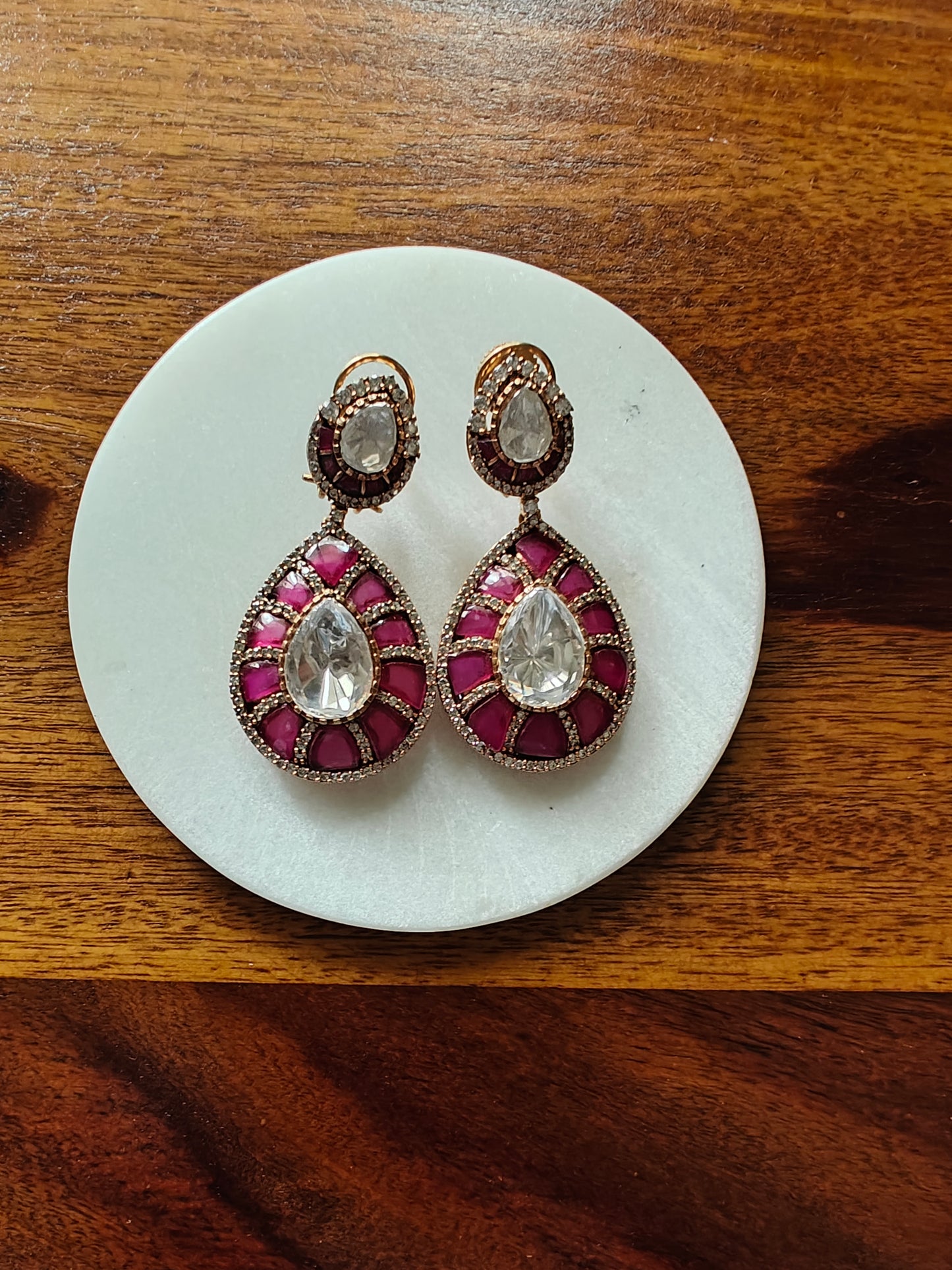 Ancy earrings with moissanite and stone