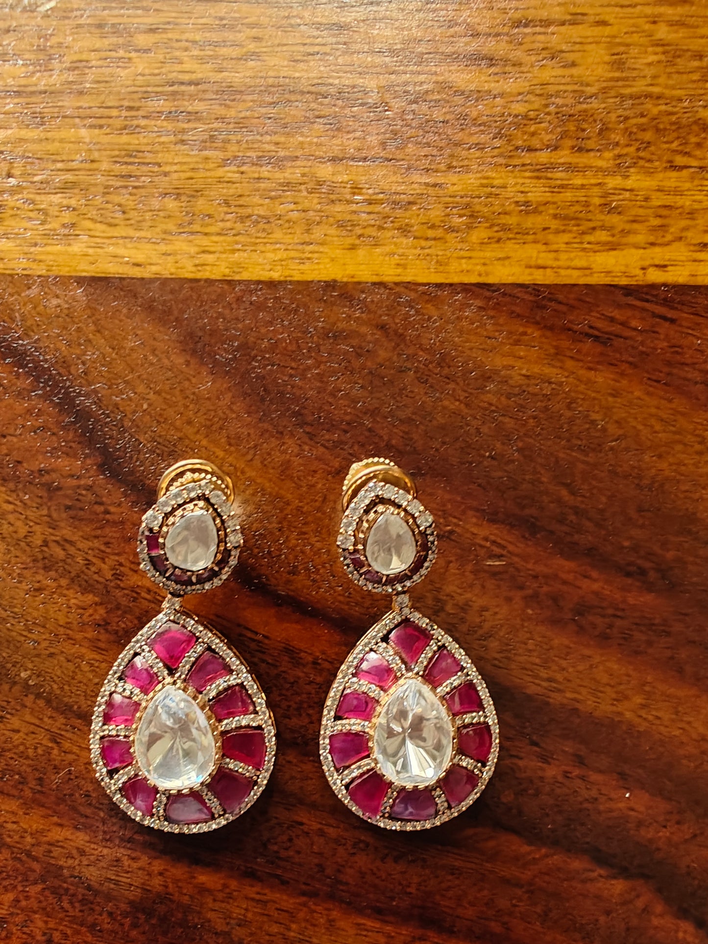 Ancy earrings with moissanite and stone