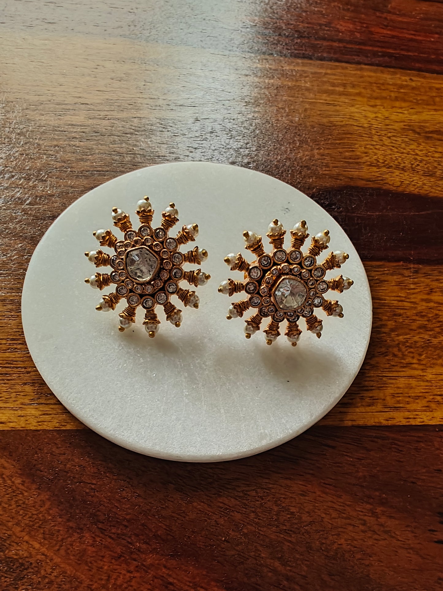 Spike earrings with moissanite and pearls