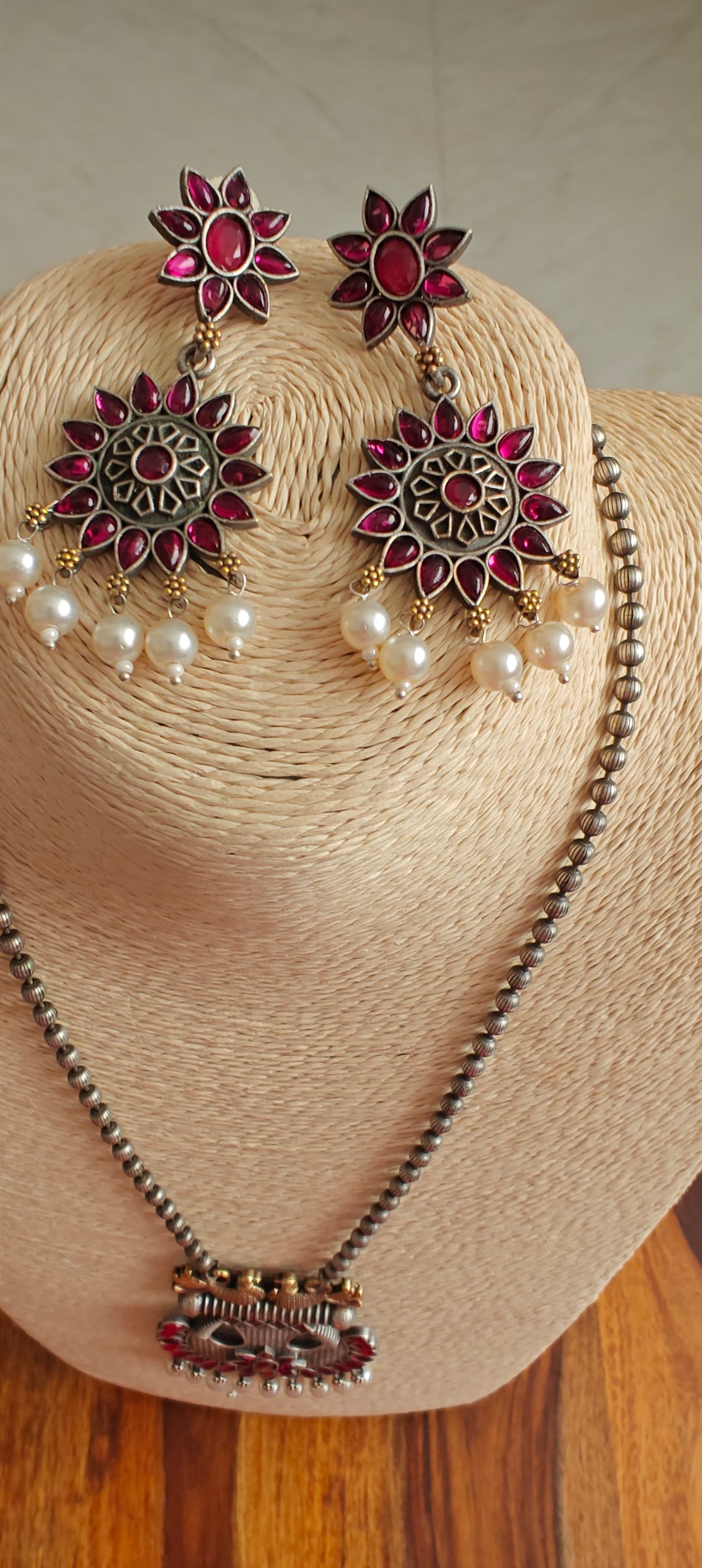 Dual tone set with stones and flower motif