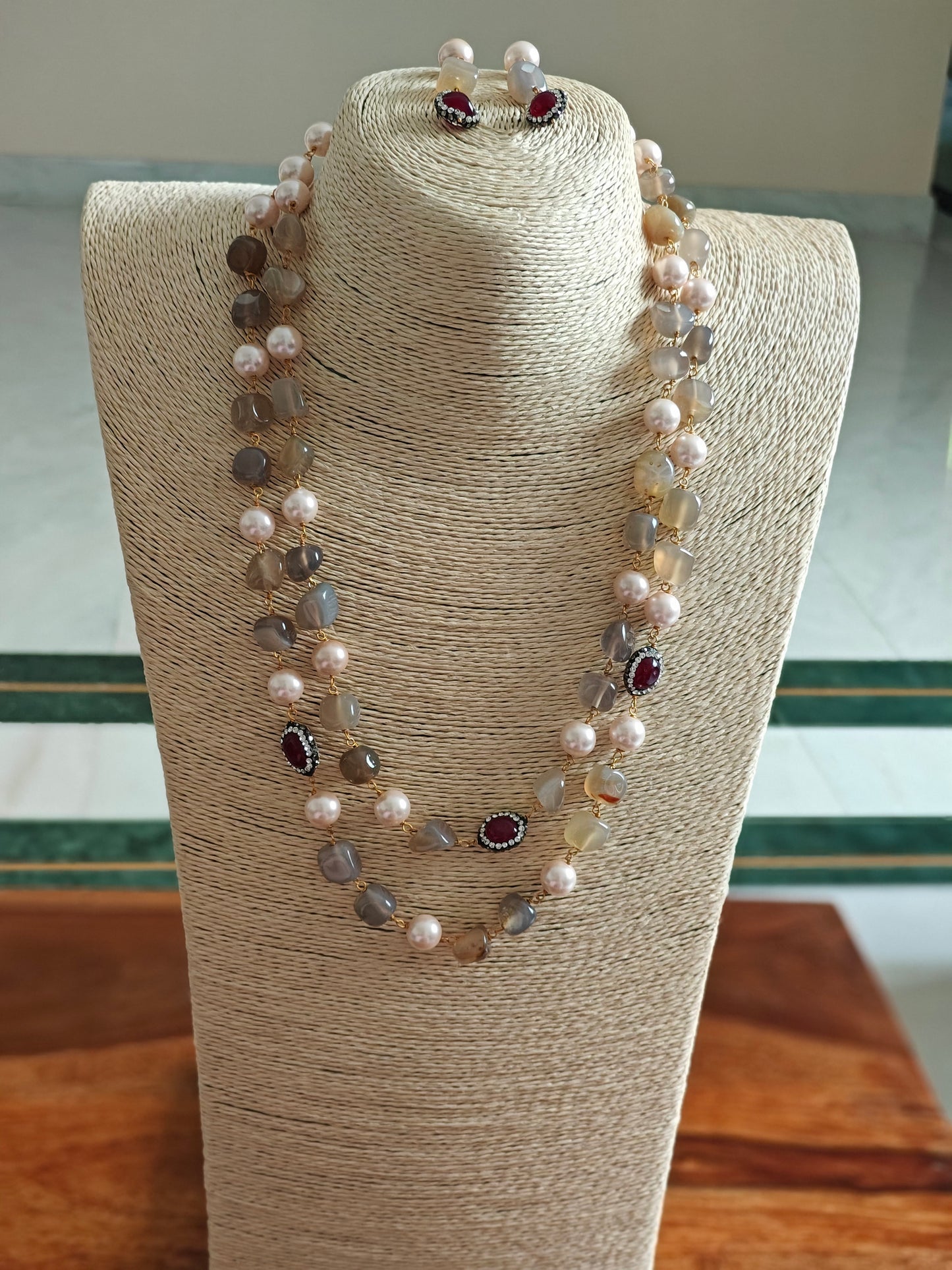 Set with a double string necklace with pearls,stone with CZ,multicolour stones