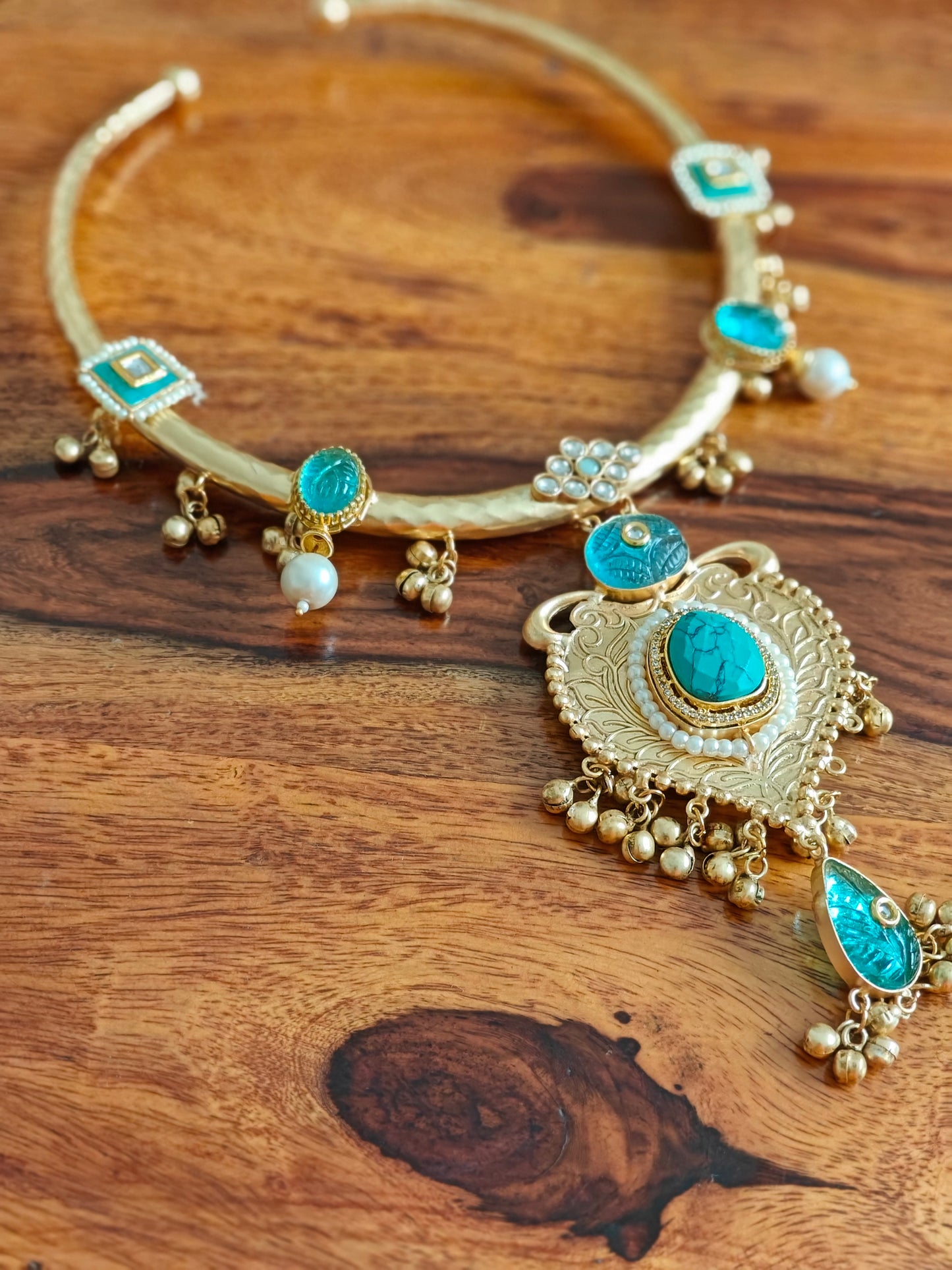 Bhavana hasli set with stones,pearls and kundan