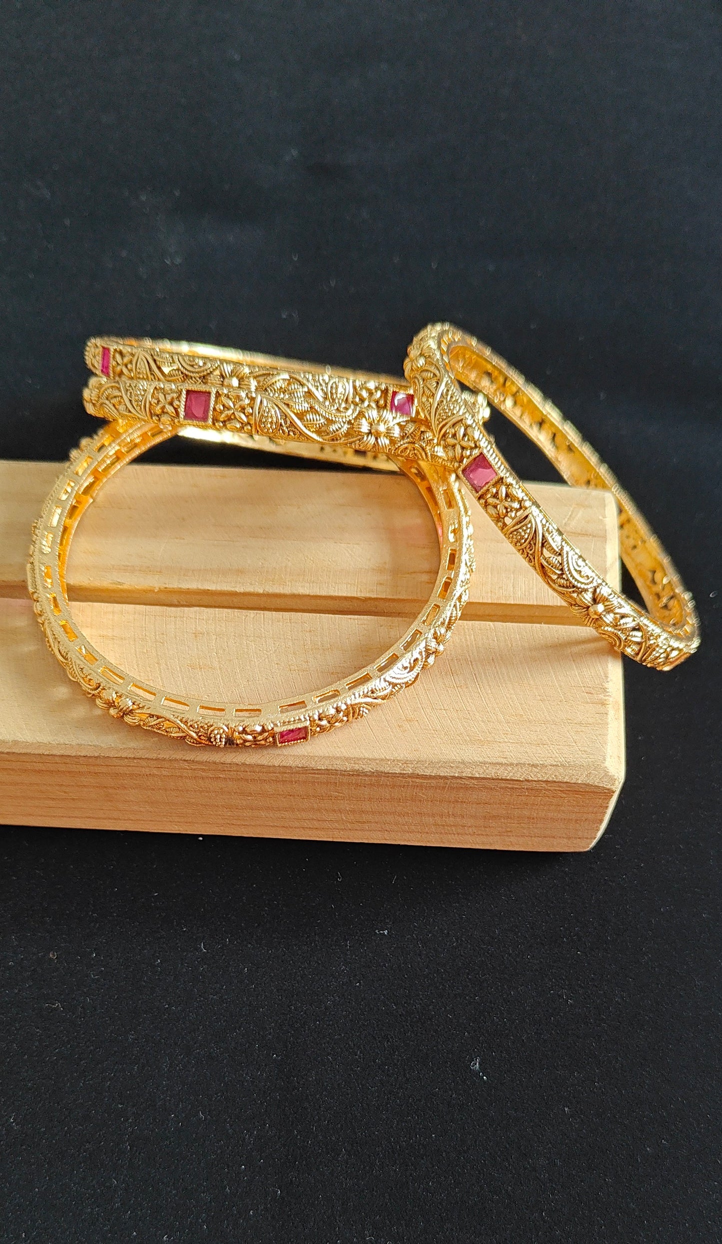 Pallavini bangles with red stones(4 pc)