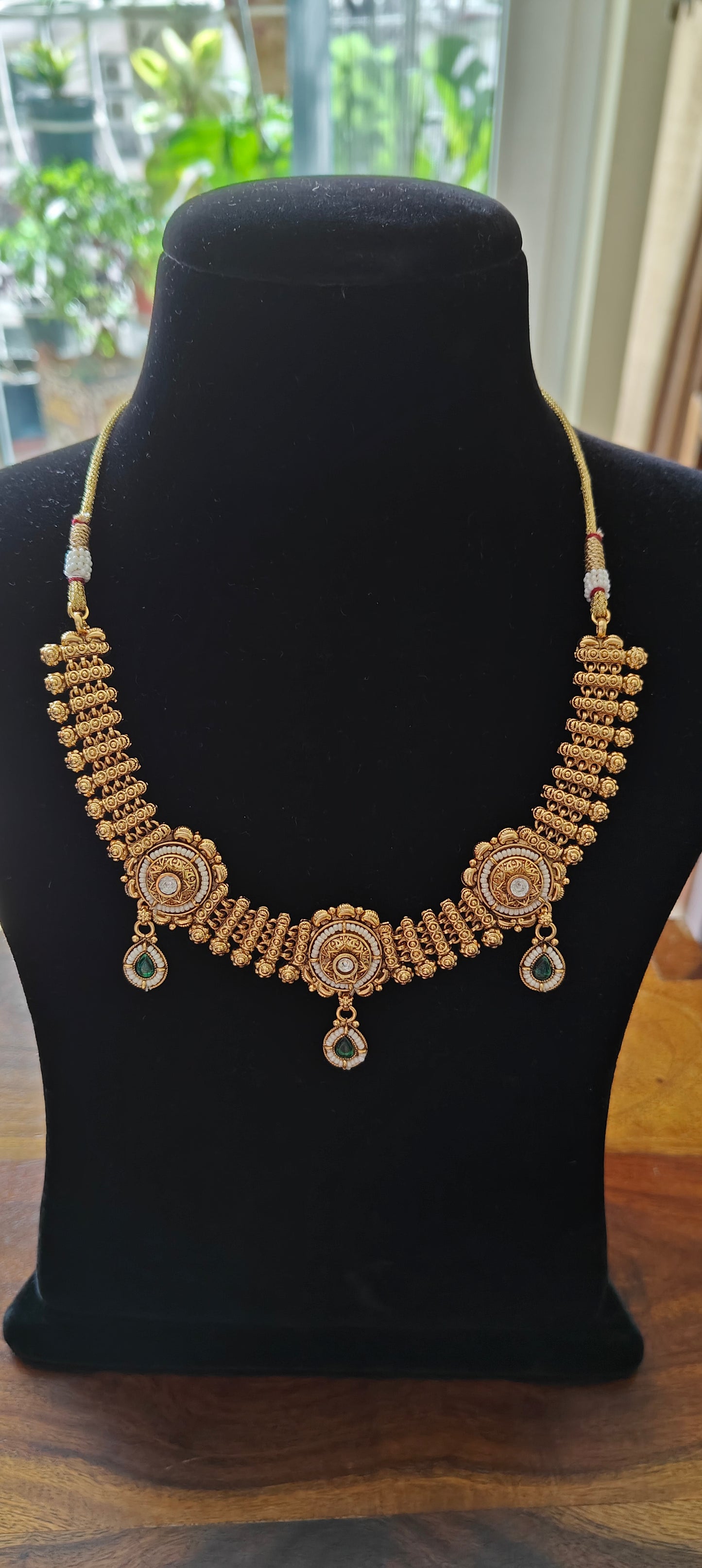 Medini set with stone and pearl work in circles