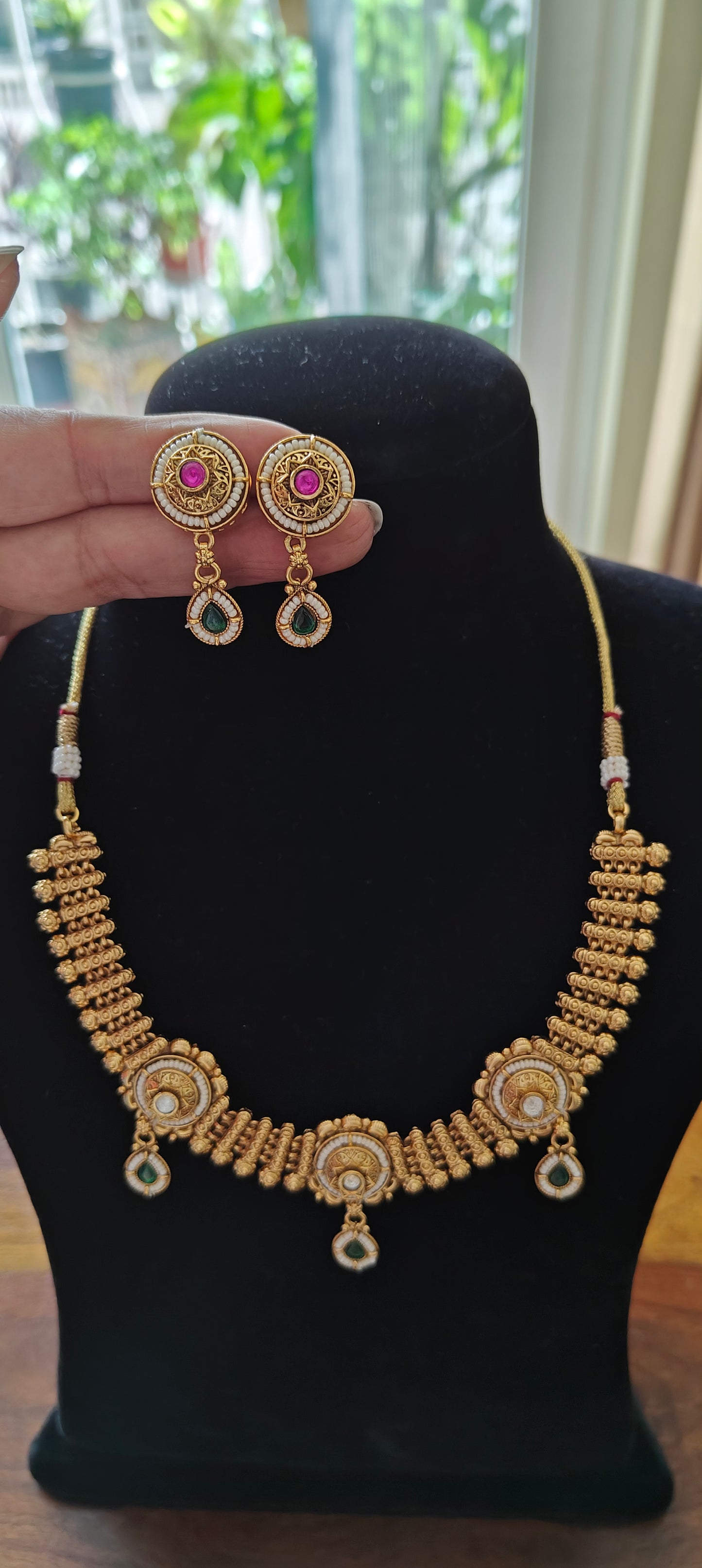 Medini set with stone and pearl work in circles