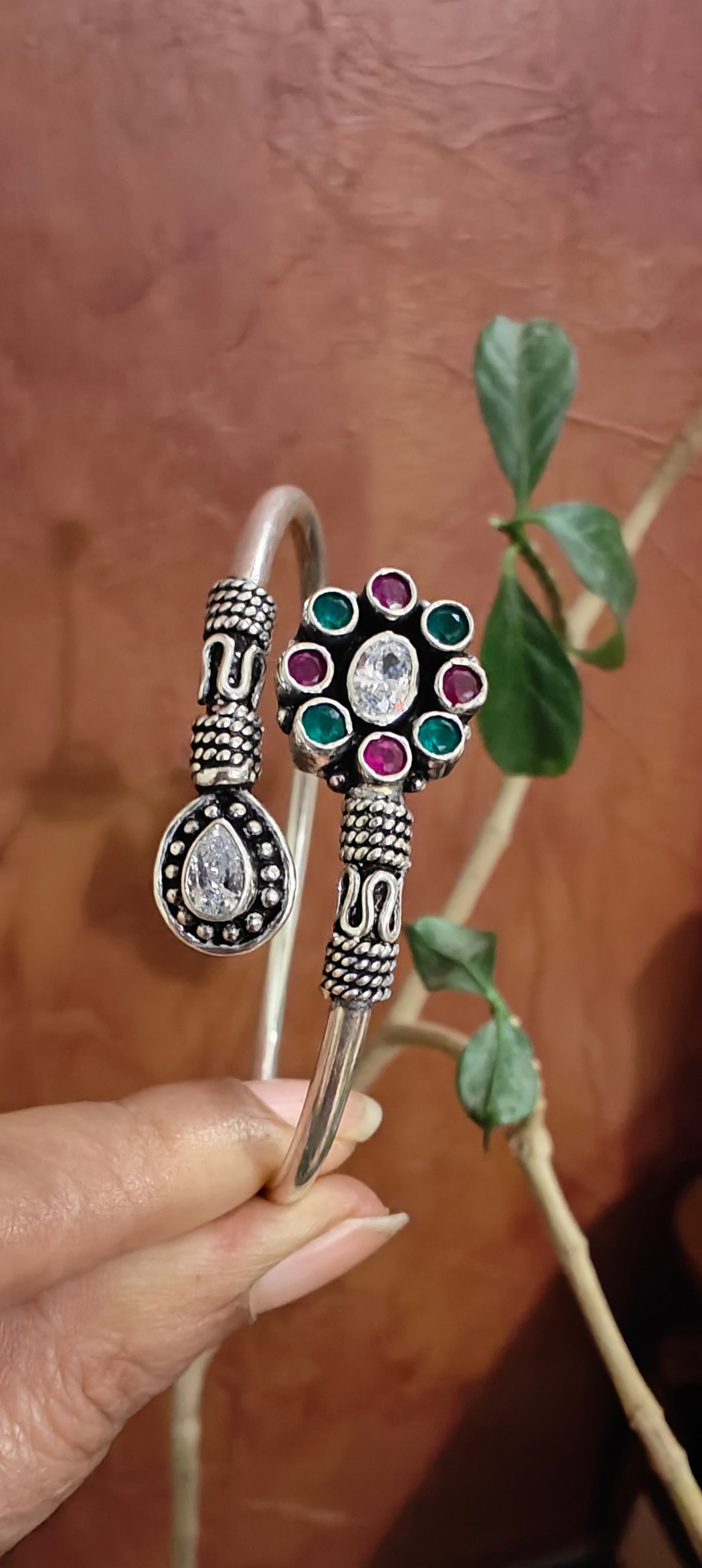 Ekisha silver pipe bangles with stones(1pc)