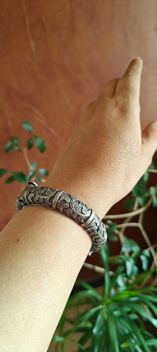 Twig engraved kara(Bangle) in silver finish