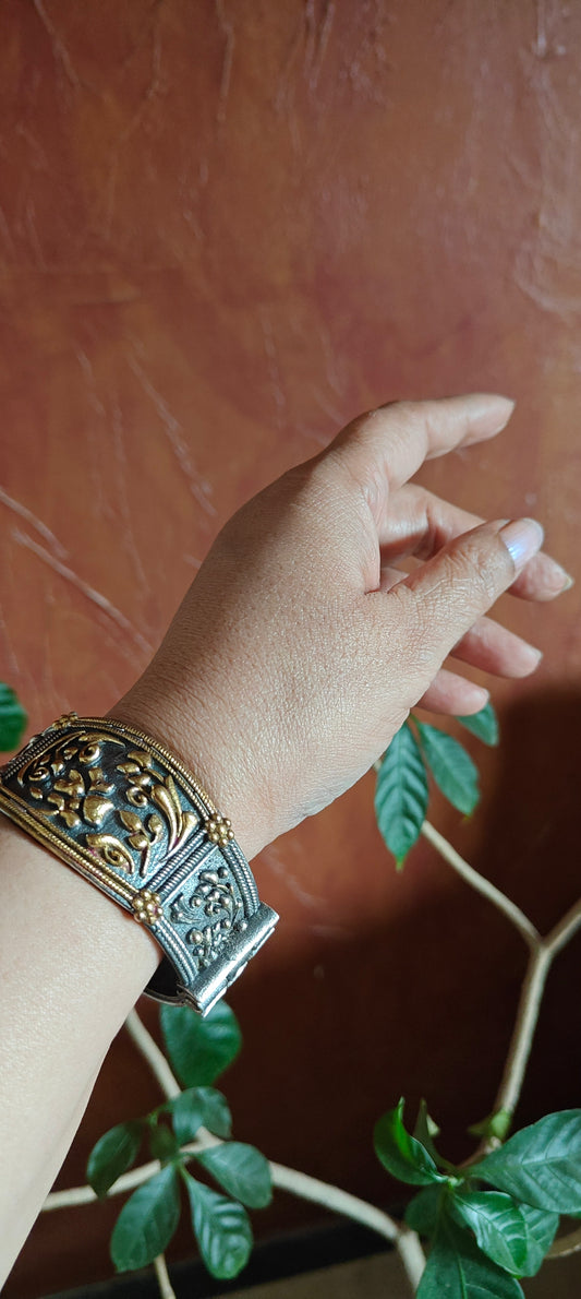 Dual tone Kara(Bangle) with raised engraving