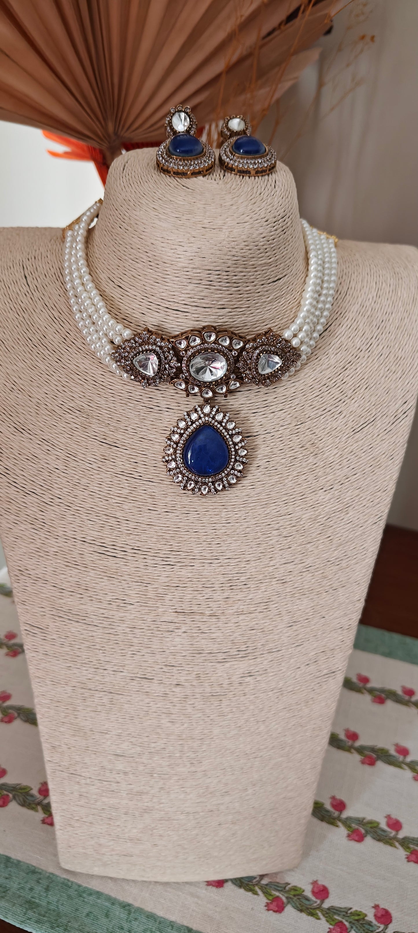 Mayura choker with moissanite and sapphire blue stone