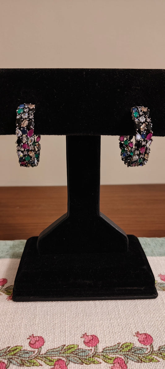 Hoop earrings with stones