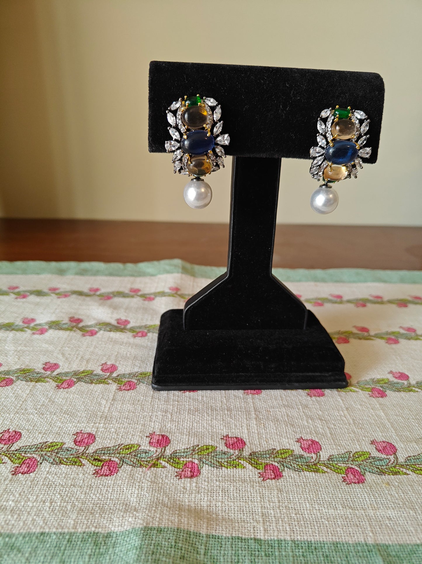 Meher earrings with stones and pearl