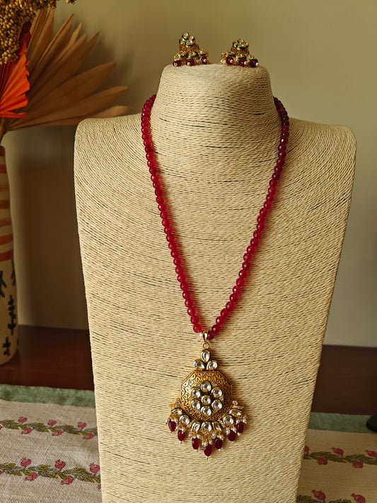 Abhati set with kundan piece with meenakari on stone string