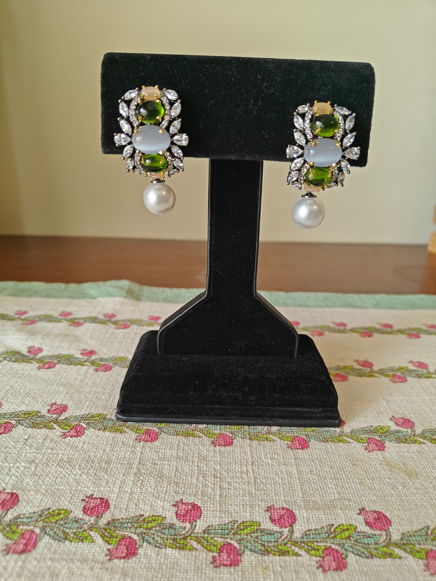 Meher earrings with stones and pearl