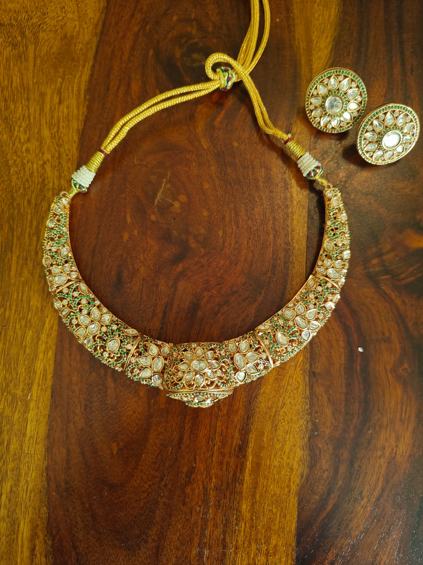 Gandhari hasli set with moissanite flowers