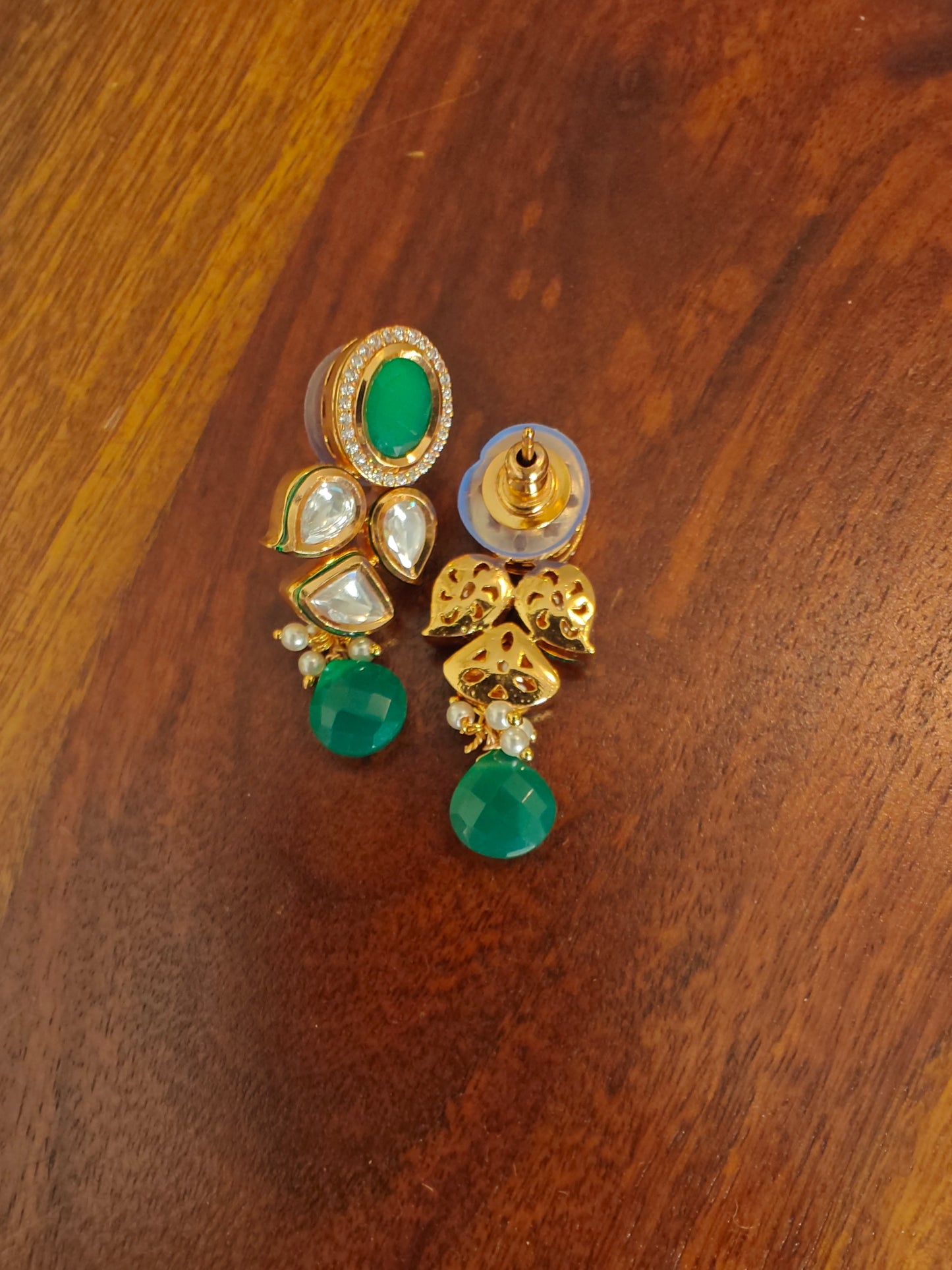 Jagriti set with kundan and stone on gold chain belt