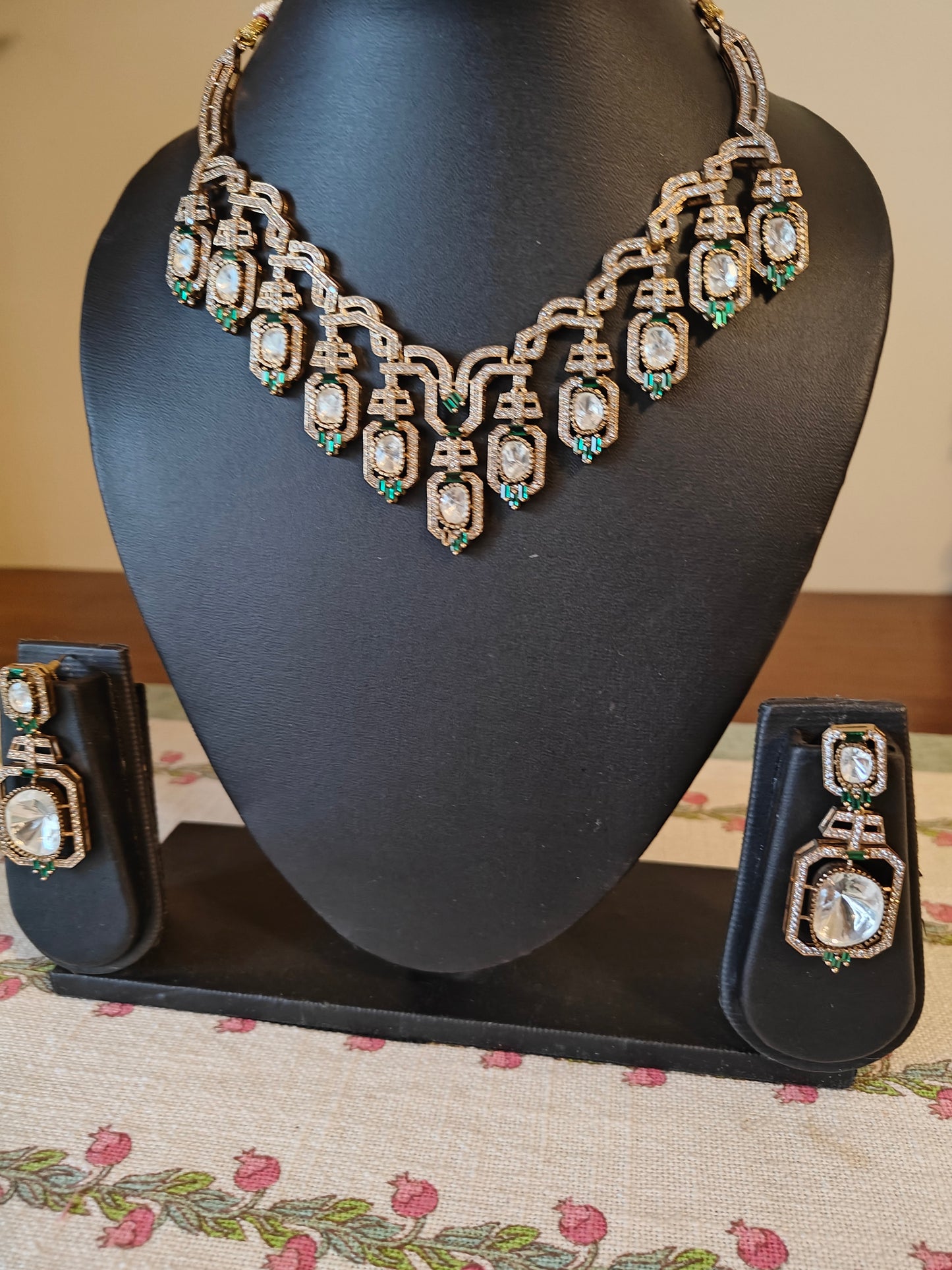 Geena set with moissanite and emerald green stone
